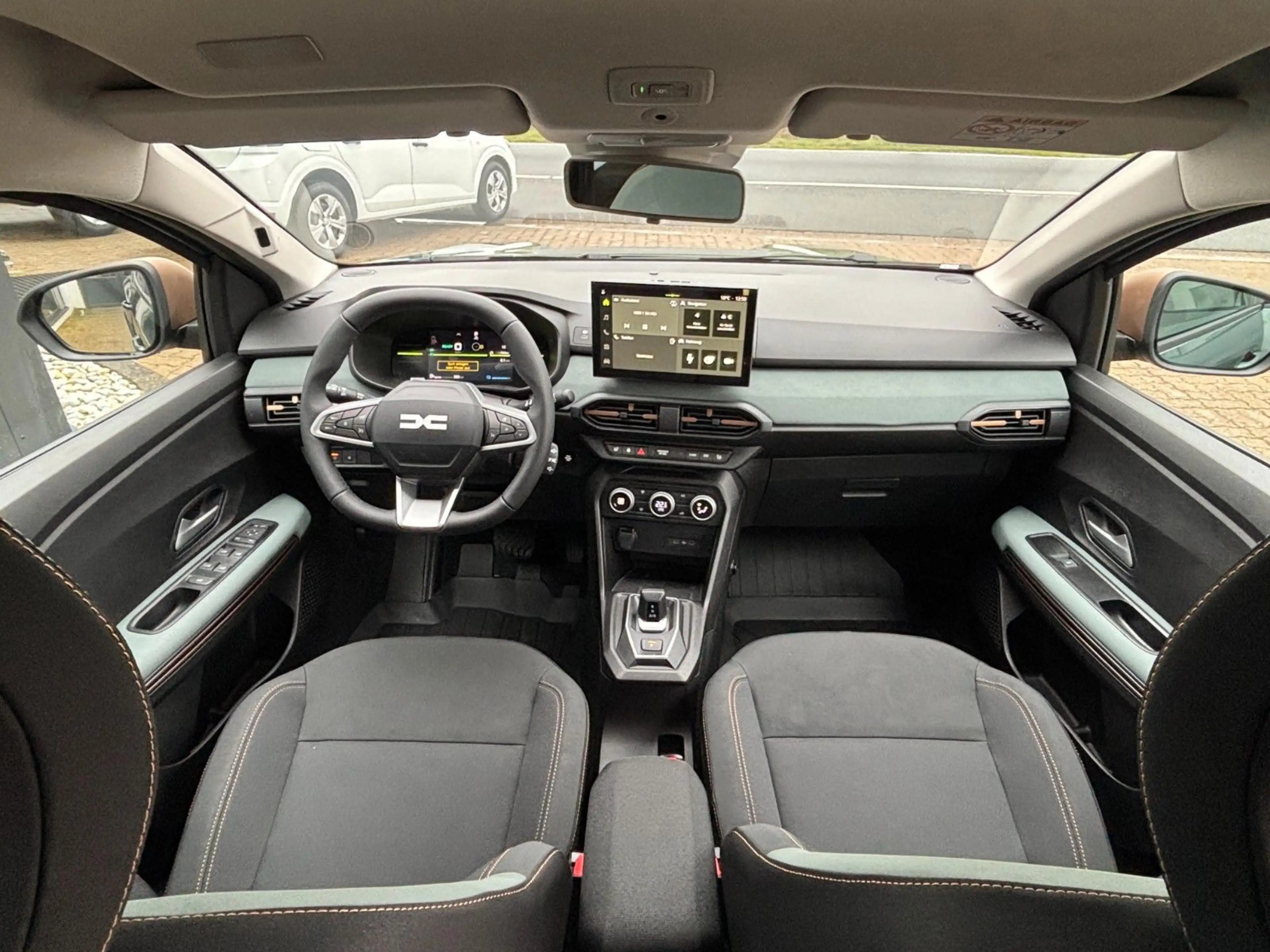 Dacia Sandero Stepway Extreme hybrid 155 — photo 10
