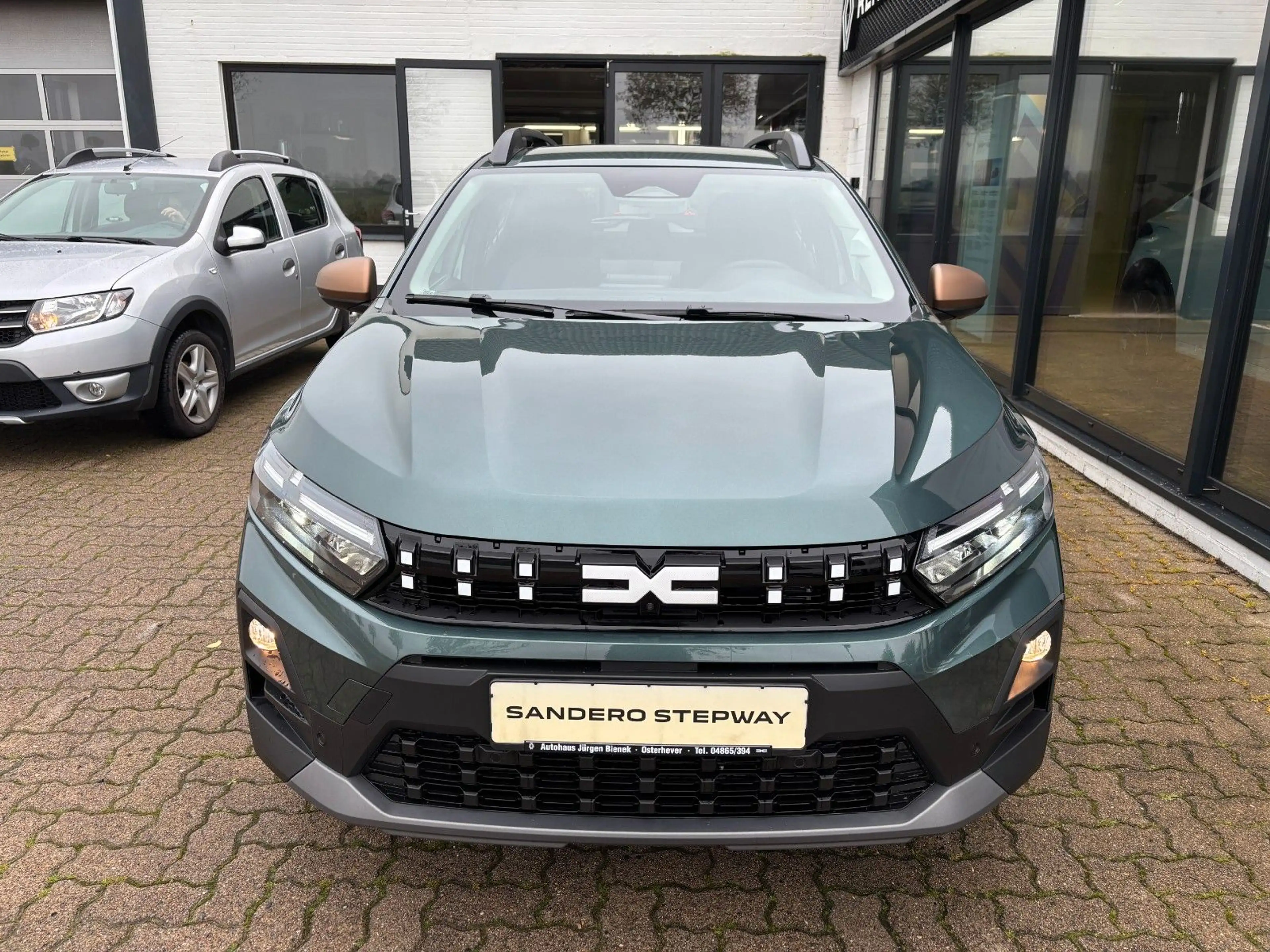 Dacia Sandero Stepway Extreme hybrid 155 — photo 4