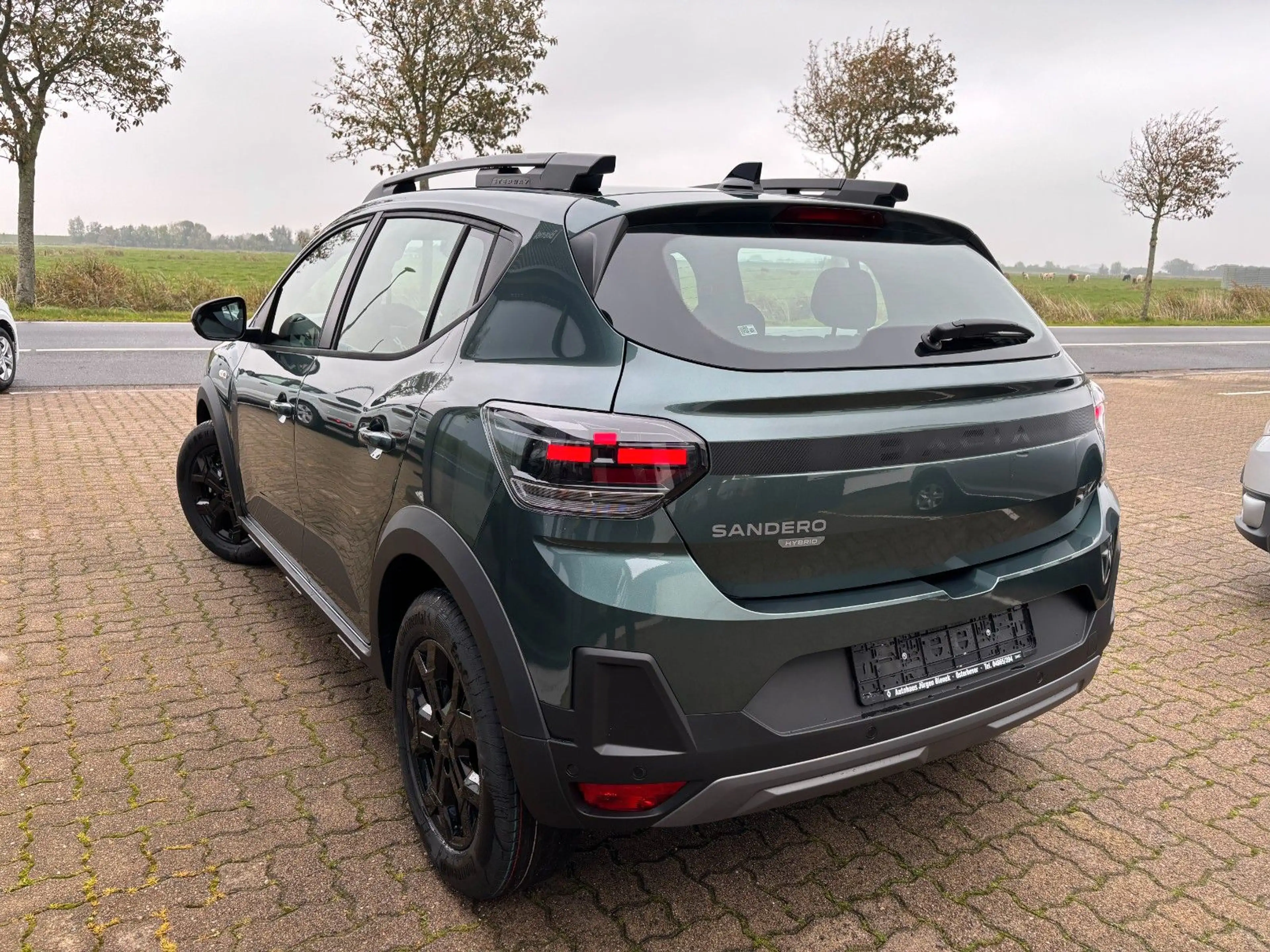 Dacia Sandero Stepway Extreme hybrid 155 — photo 3
