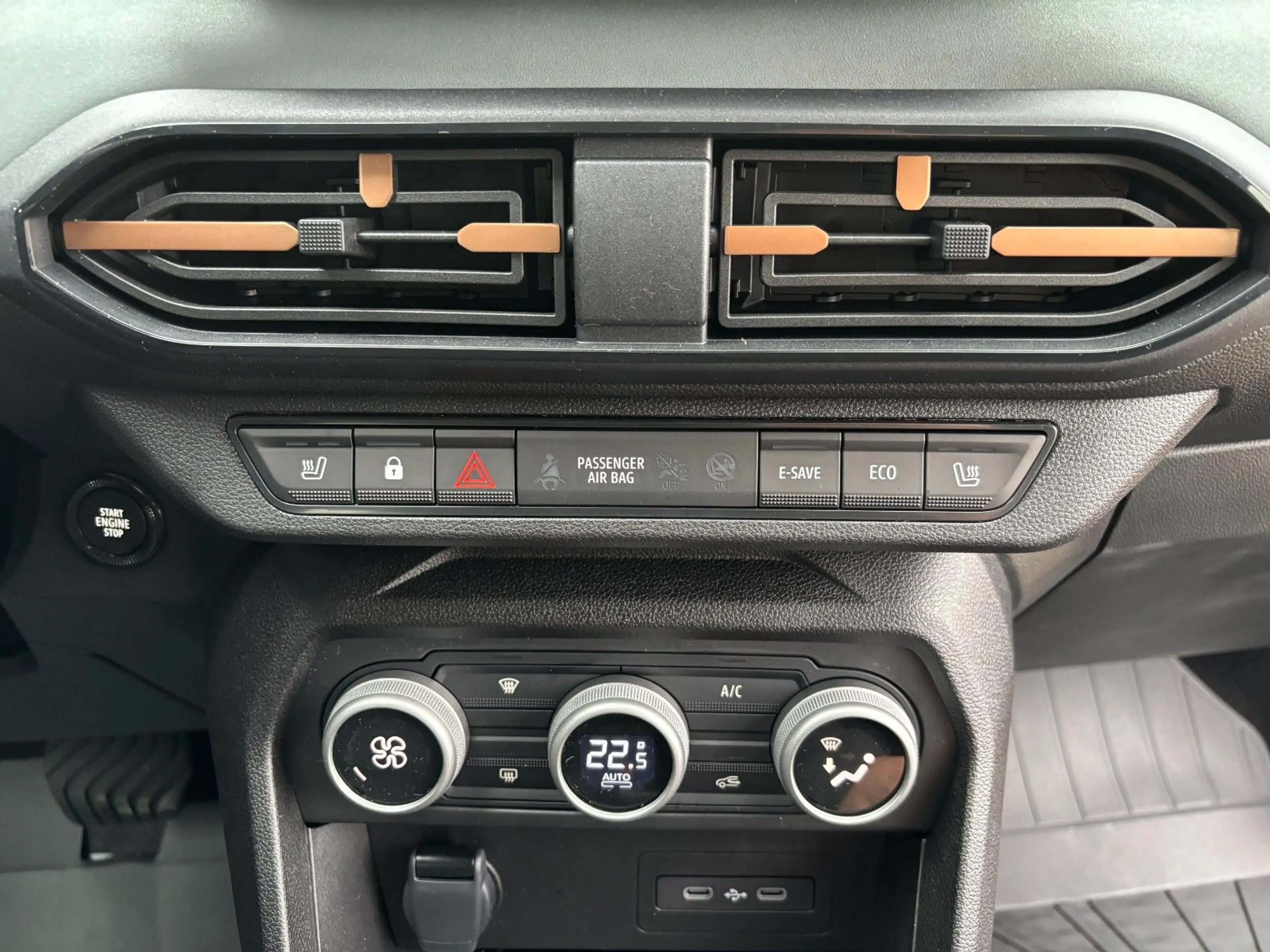 Dacia Sandero Stepway Extreme hybrid 155 — photo 15