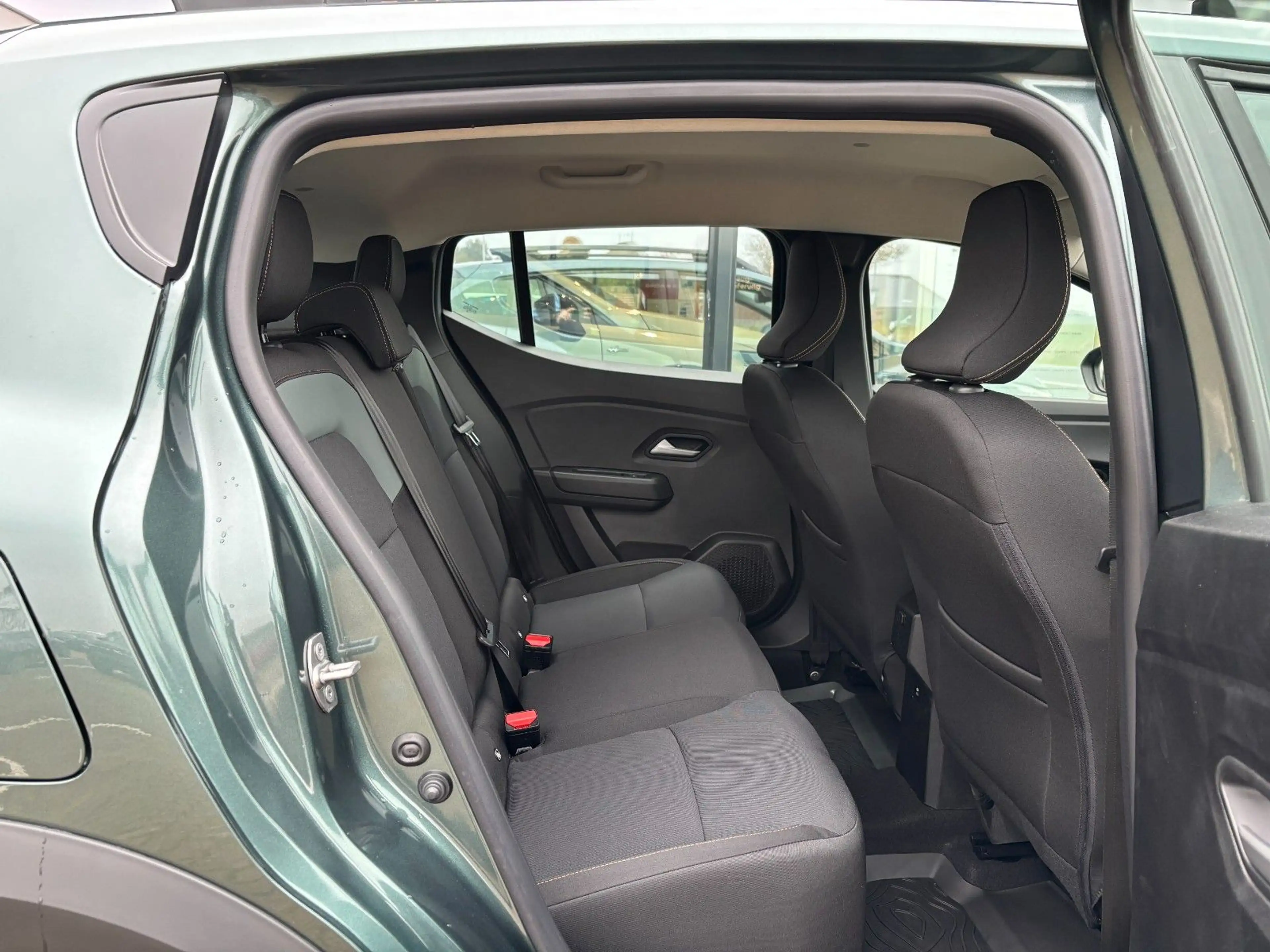 Dacia Sandero Stepway Extreme hybrid 155 — photo 8
