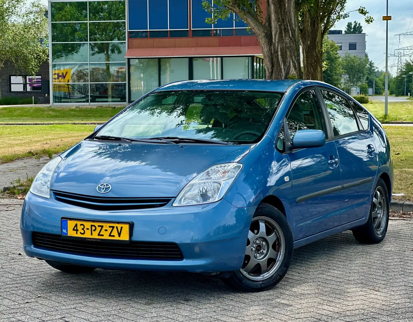 Toyota Prius 1.5 Hybrid | Onderhouden bij Dealer | Trekhaak Blauw - 1
