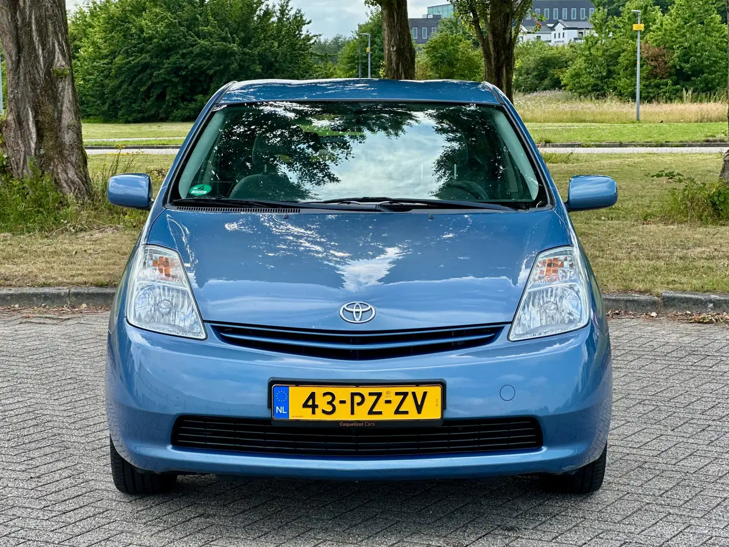 Toyota Prius 1.5 Hybrid | Onderhouden bij Dealer | Trekhaak Blauw - 2