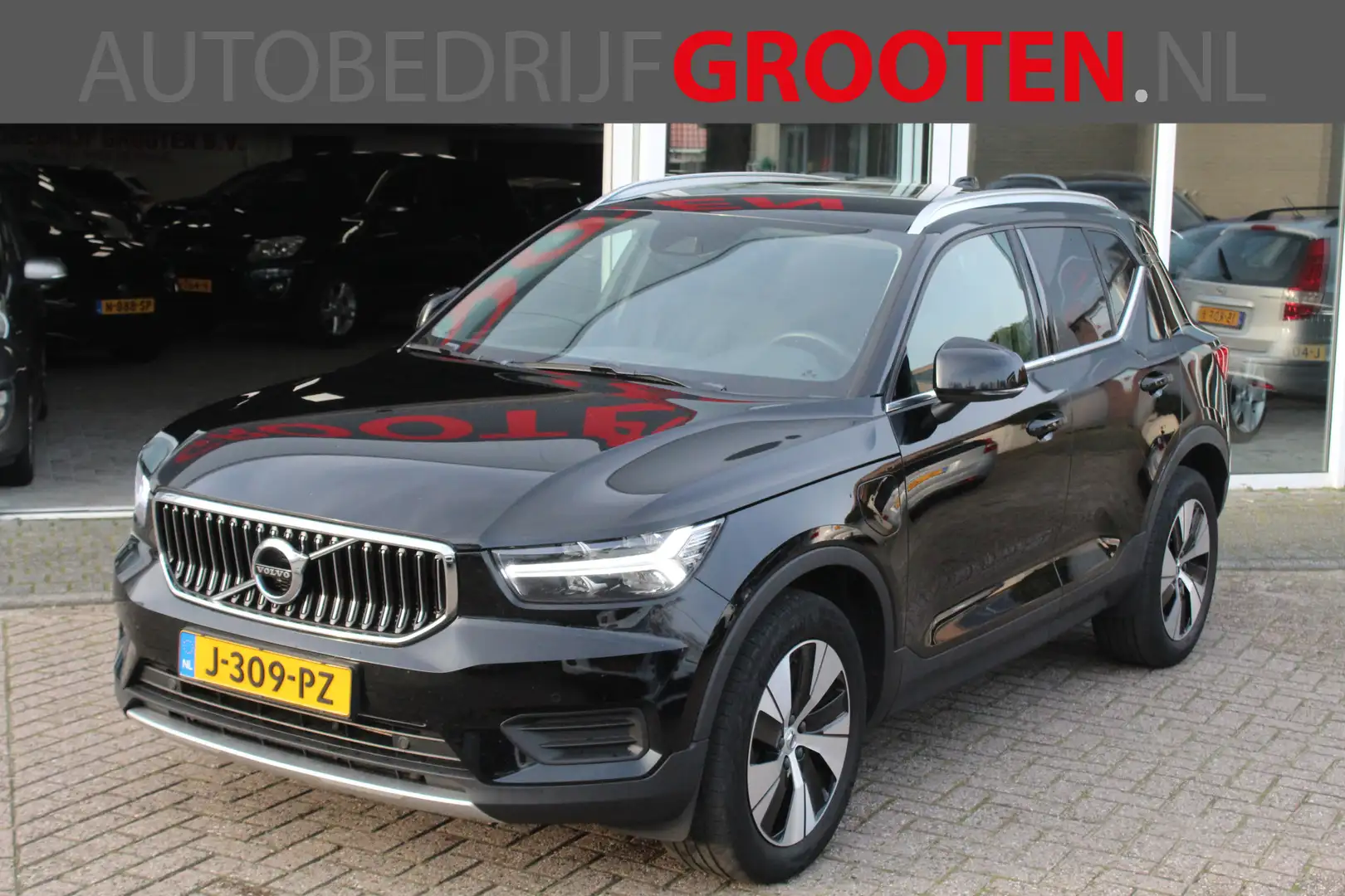 Volvo XC40 1.5 T4 Recharge Inscription Expression Zwart - 1