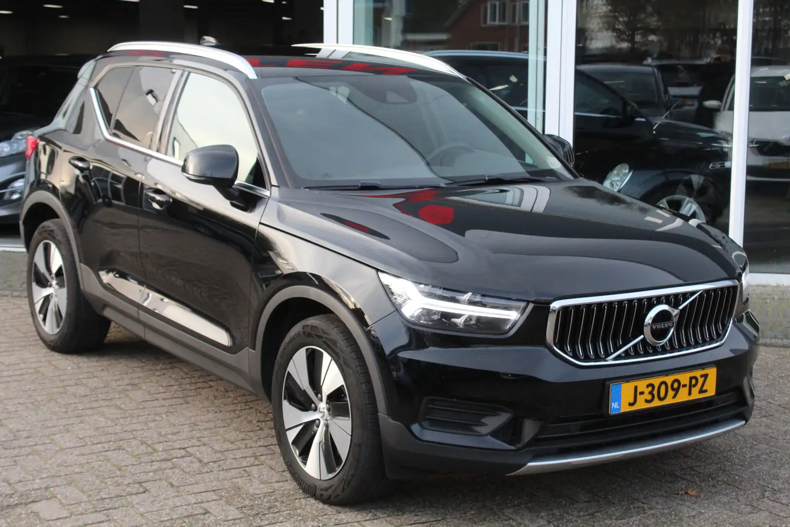 Volvo XC40 1.5 T4 Recharge Inscription Expression Zwart - 2