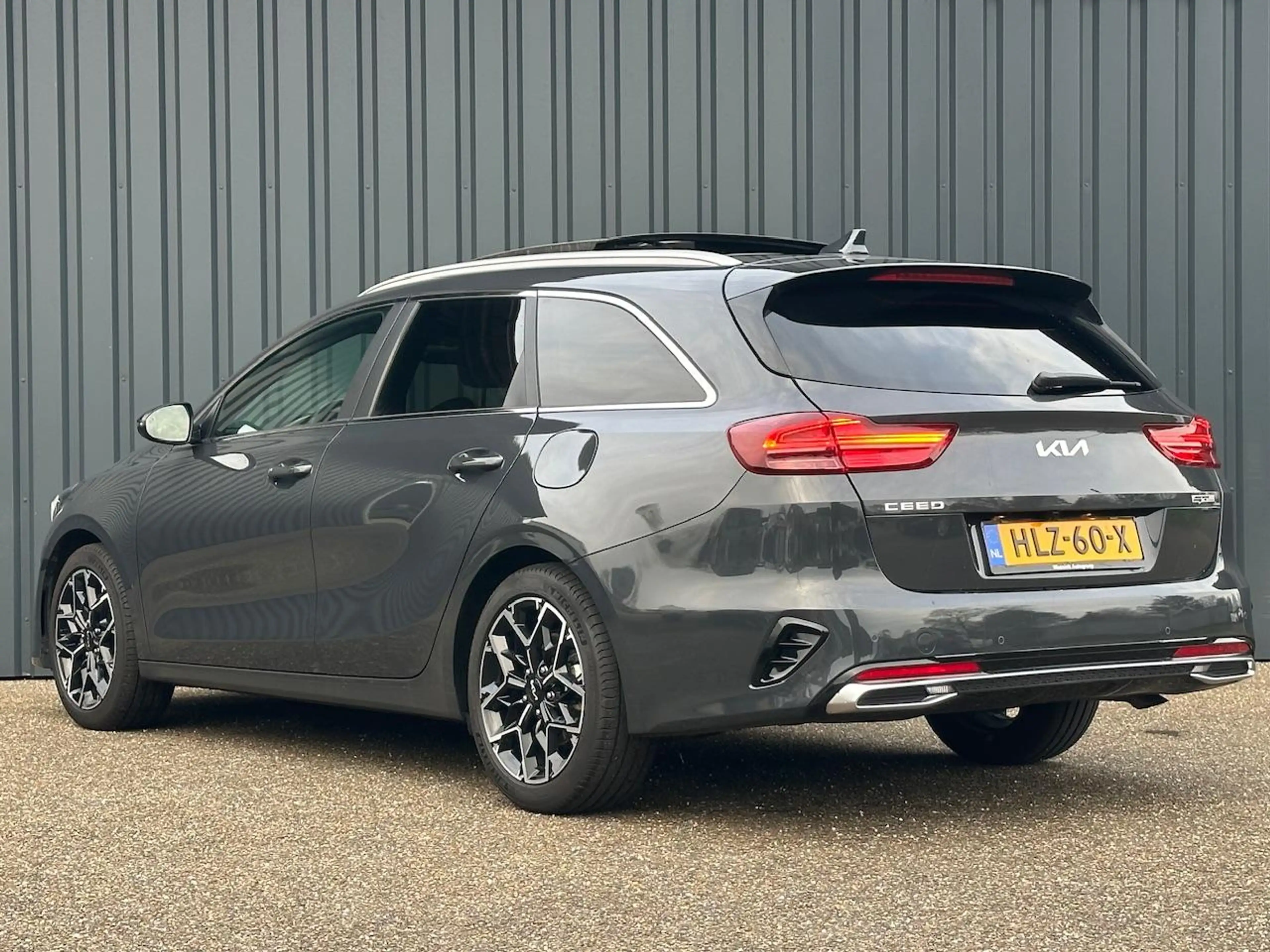 Kia Ceed SW / cee'd SW Sportswagon 1.5 T-GDi 140pk GT-PlusLine Panoramisc — photo 3