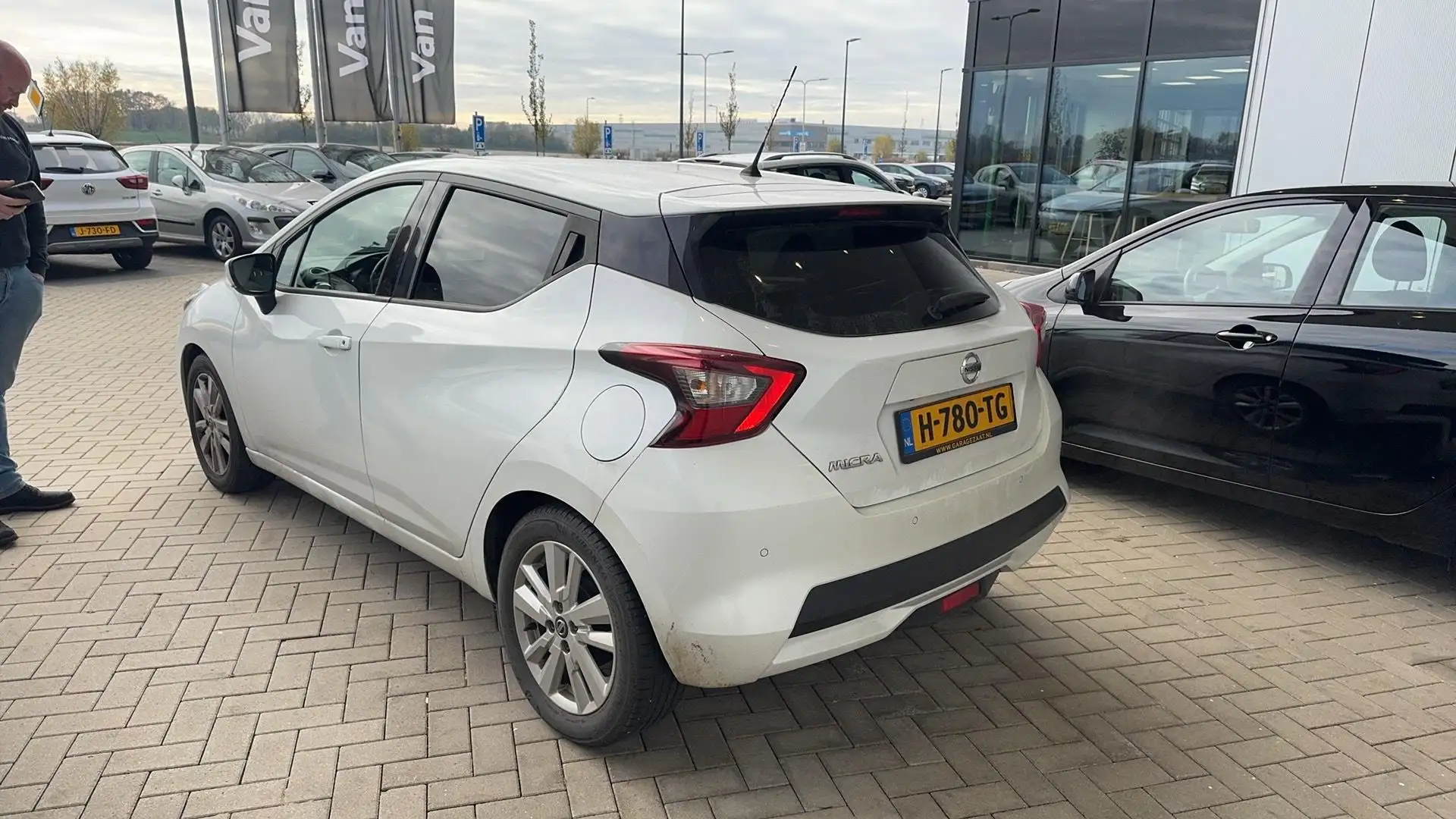 Nissan Micra 1.0 IG-T N-Connecta | LMV | Navigatie | PDC | Cru Wit - 2