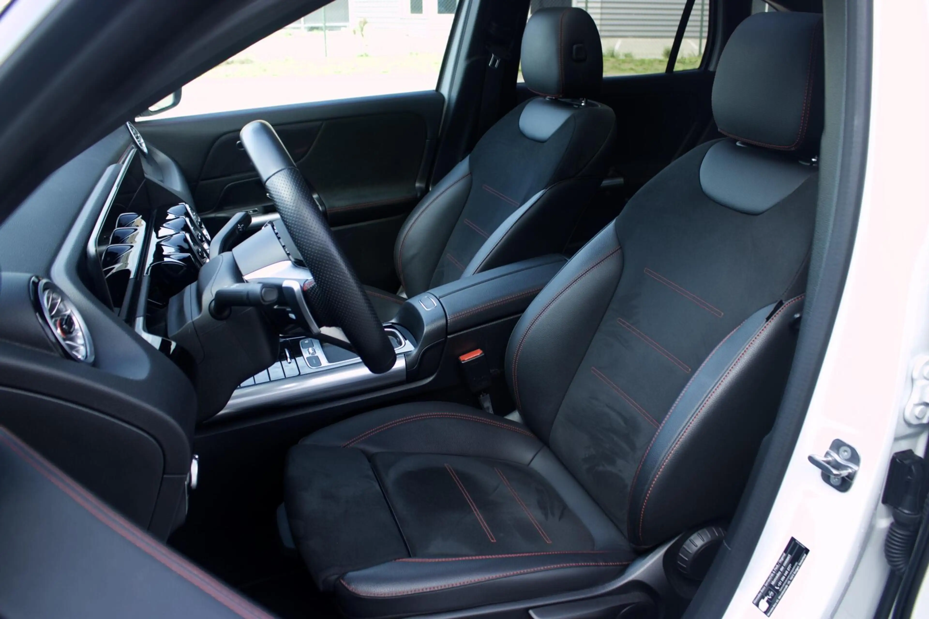 Mercedes-Benz GLA 180 Mercedes-Benz GLA AMG | Pano - Keyless - Camera - — photo 8