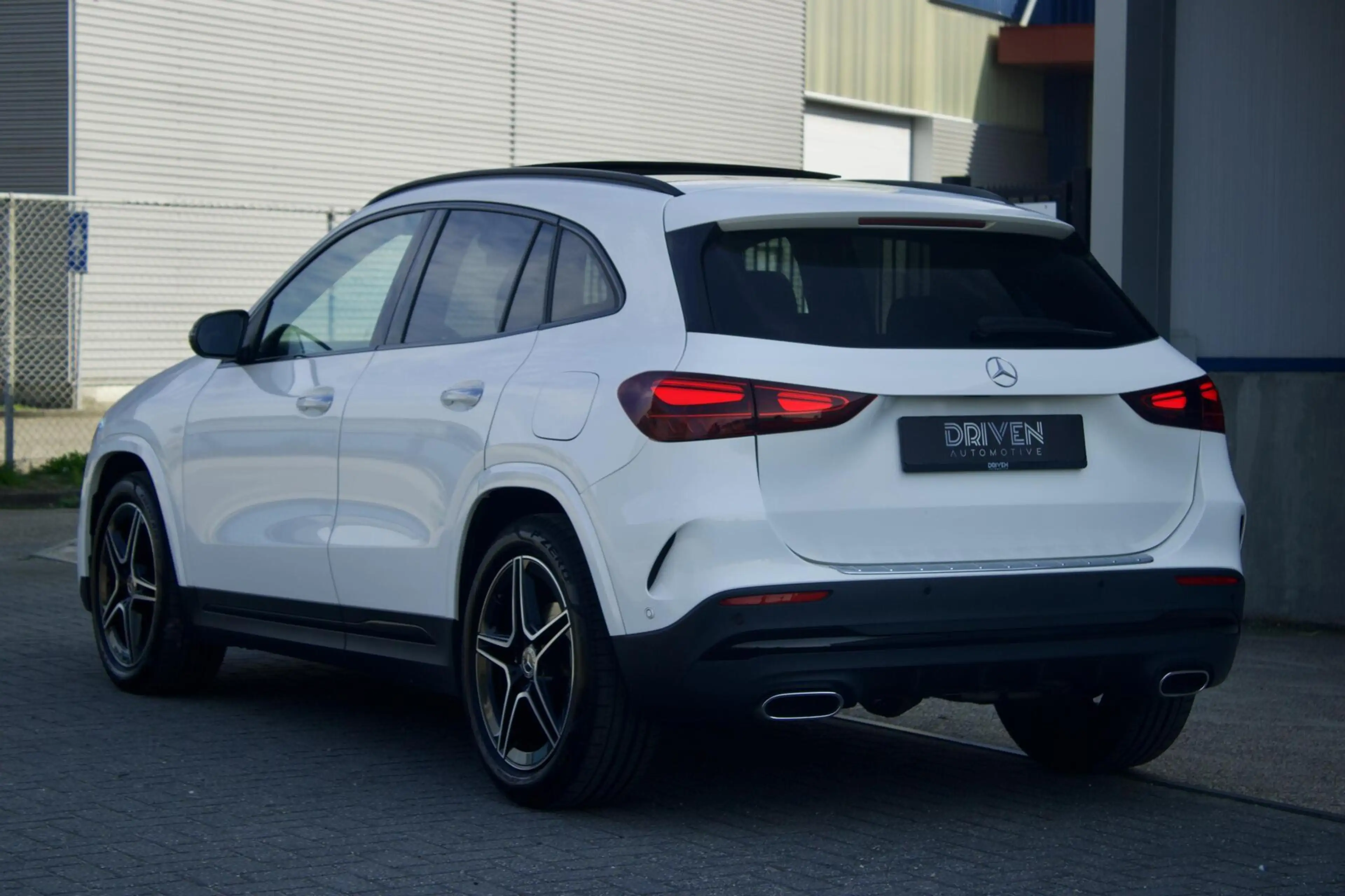 Mercedes-Benz GLA 180 Mercedes-Benz GLA AMG | Pano - Keyless - Camera - — photo 4