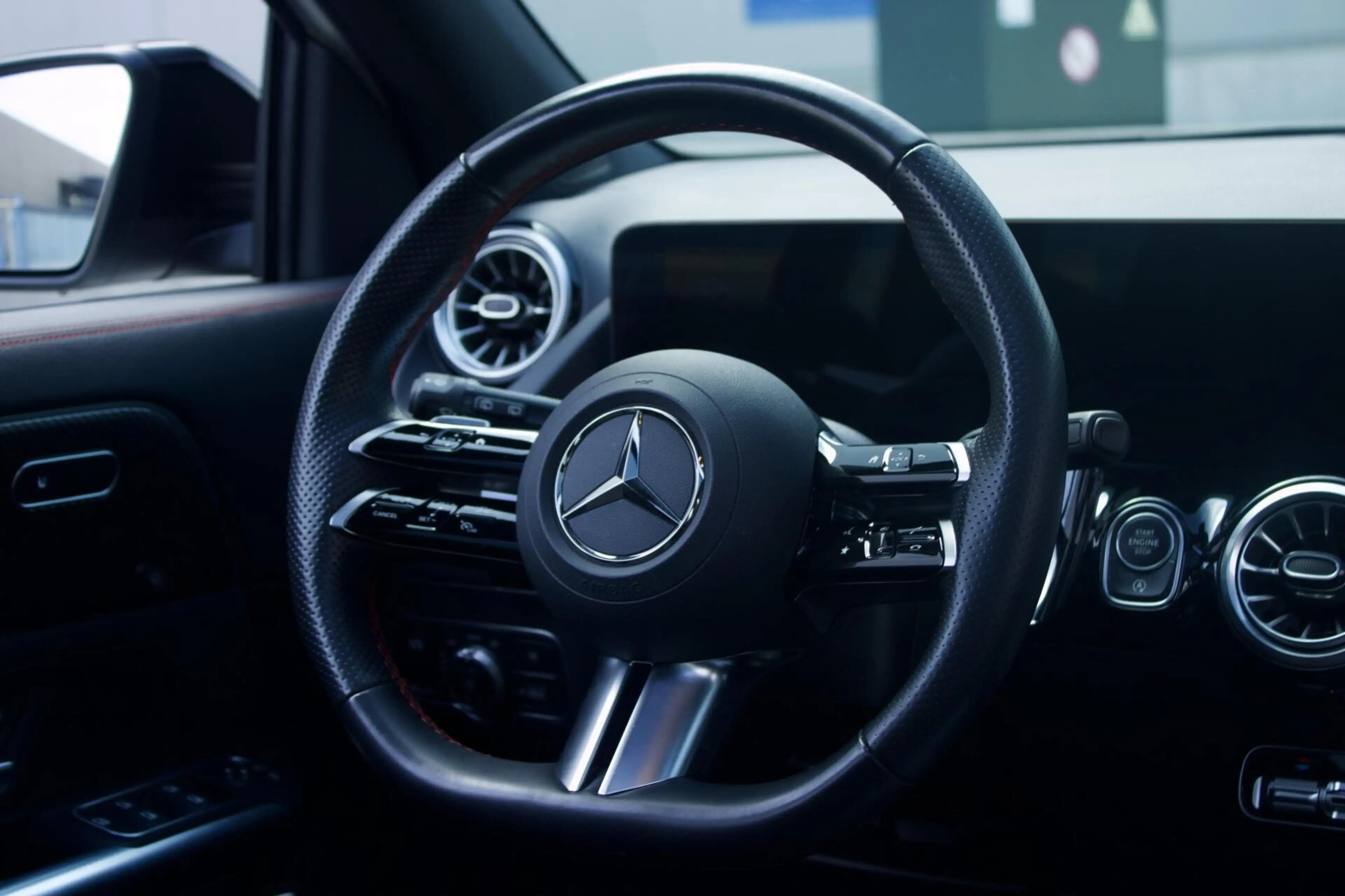 Mercedes-Benz GLA 180 Mercedes-Benz GLA AMG | Pano - Keyless - Camera - — photo 10