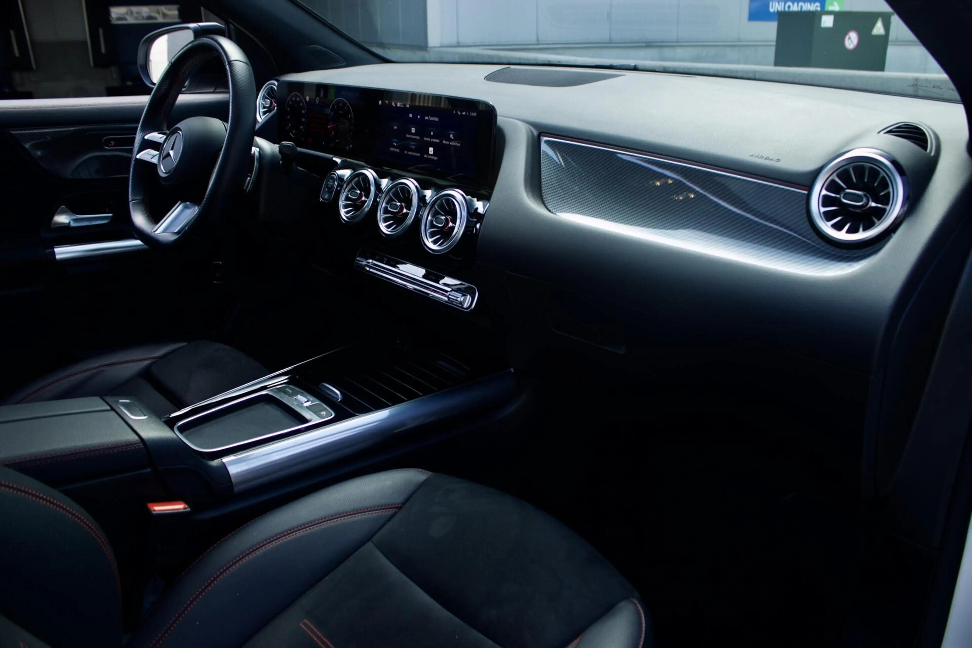 Mercedes-Benz GLA 180 Mercedes-Benz GLA AMG | Pano - Keyless - Camera - — photo 11