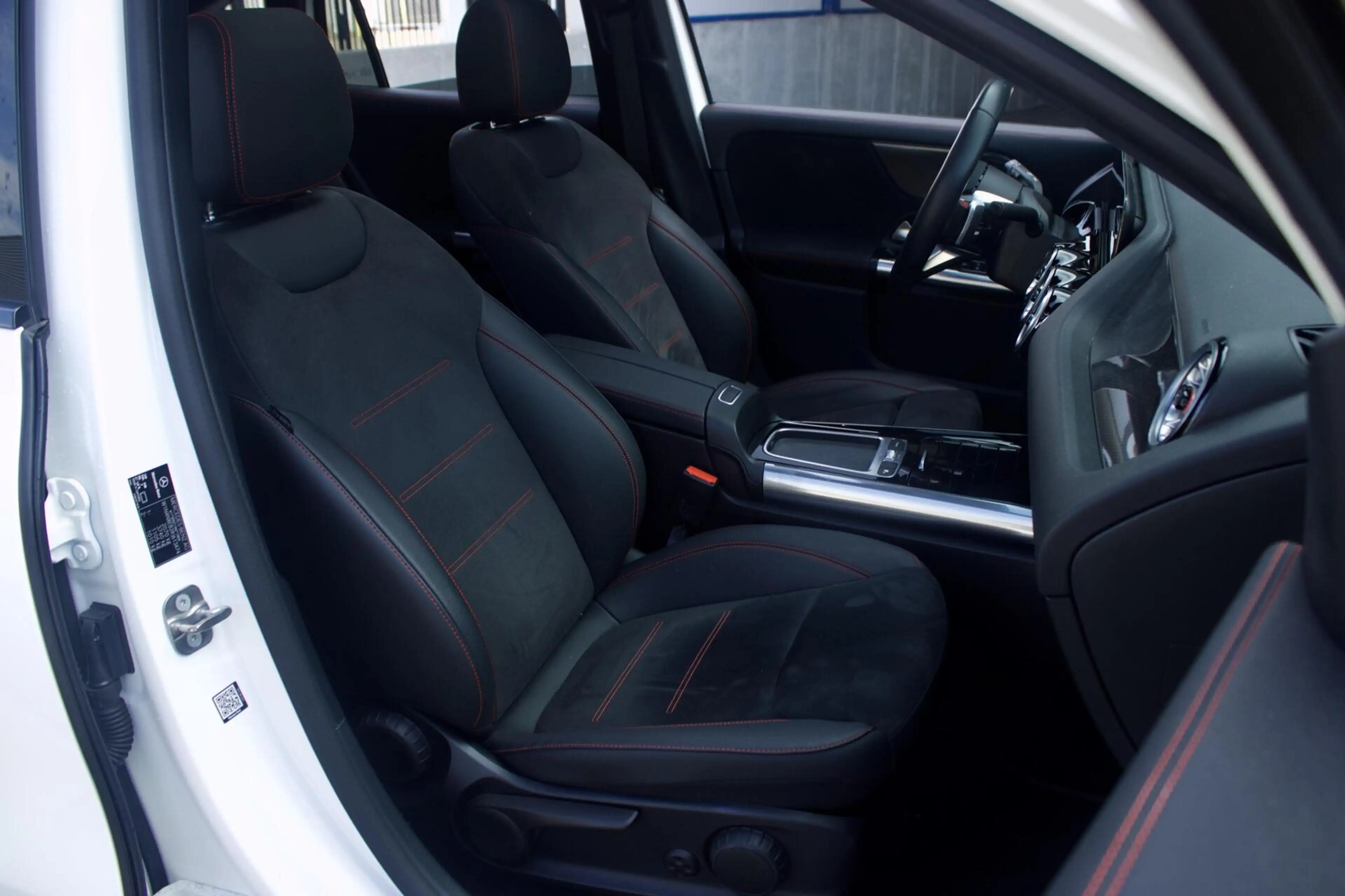 Mercedes-Benz GLA 180 Mercedes-Benz GLA AMG | Pano - Keyless - Camera - — photo 9