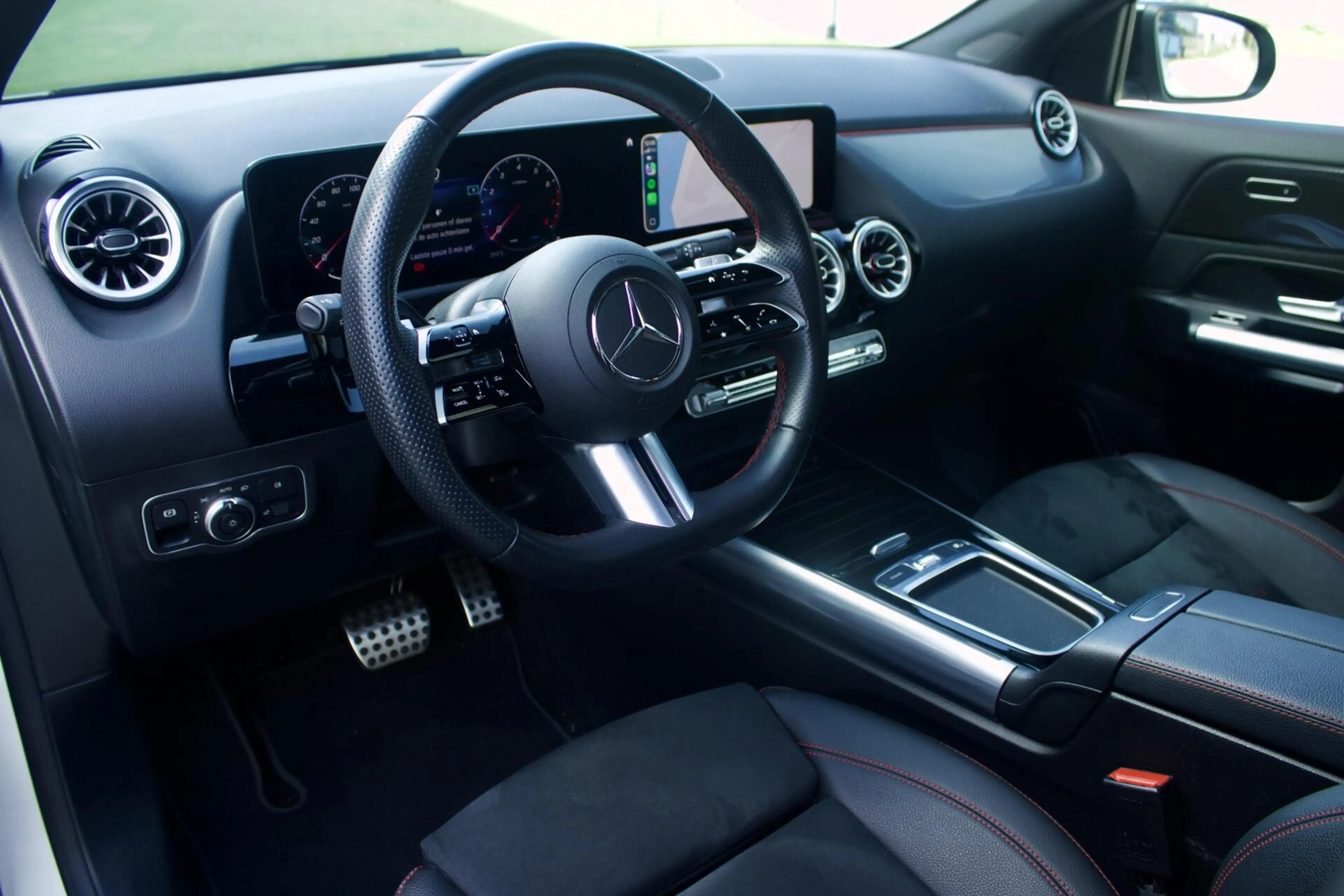 Mercedes-Benz GLA 180 Mercedes-Benz GLA AMG | Pano - Keyless - Camera - — photo 2