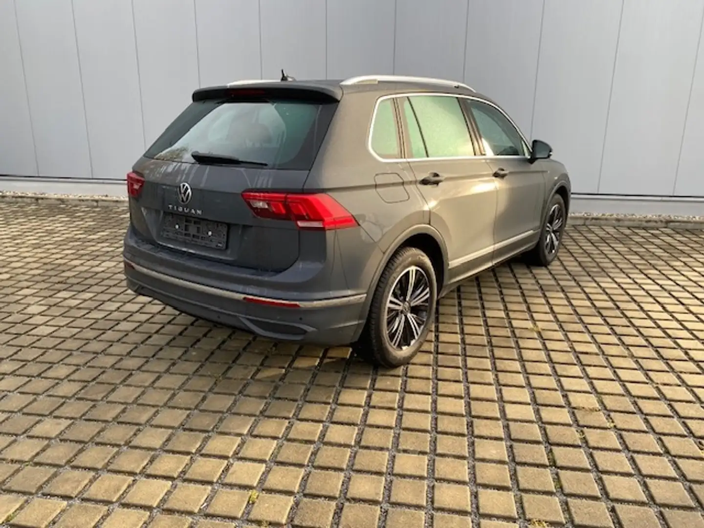 Volkswagen Tiguan 1.5 TSI Move AHK/LED/18-ZOLL/APP-CONNECT/ACC/RFK/ Grau - 2