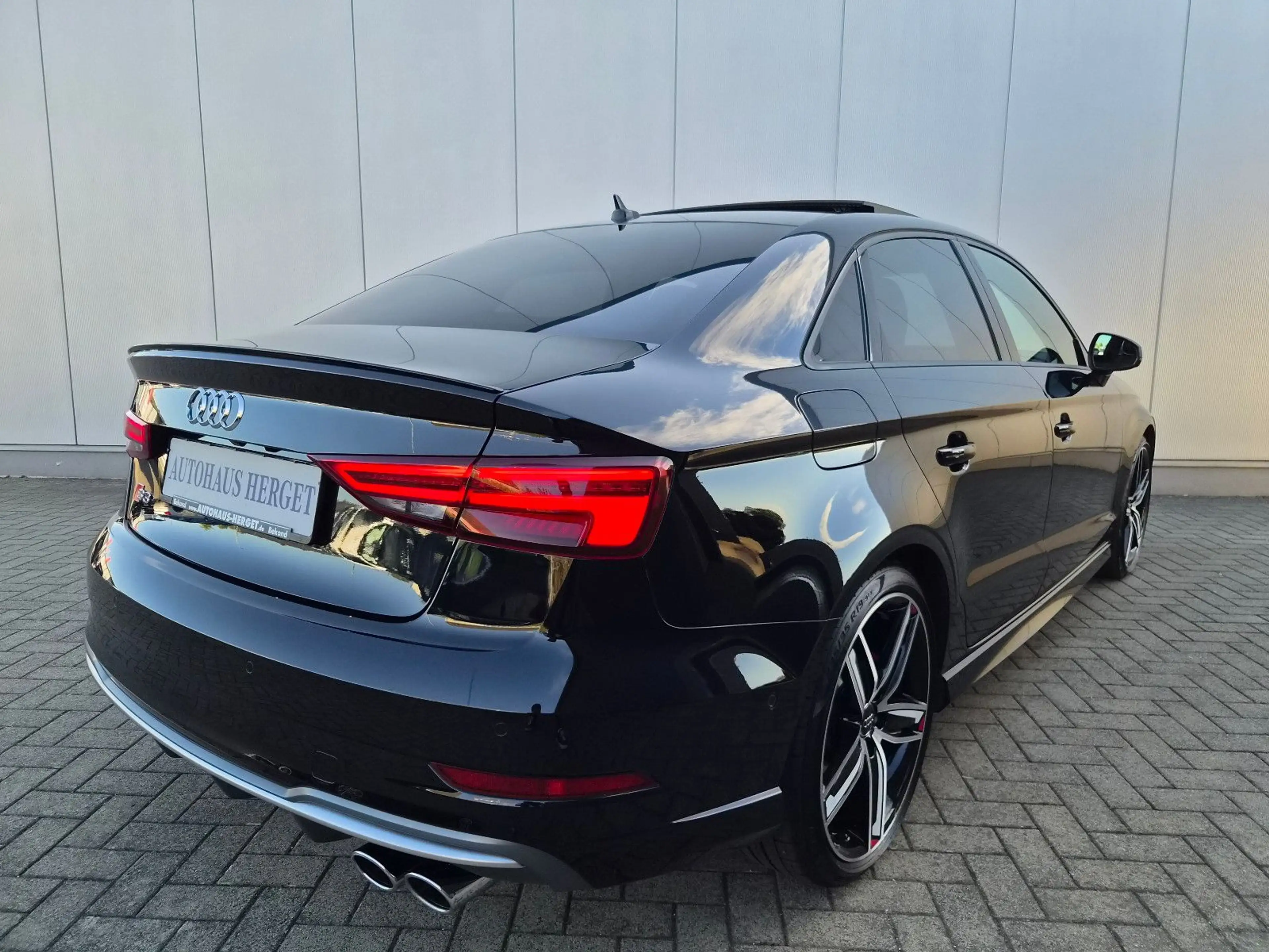 Audi S3 Lim. 2.0 TFSI quattro S-Tronic — photo 7