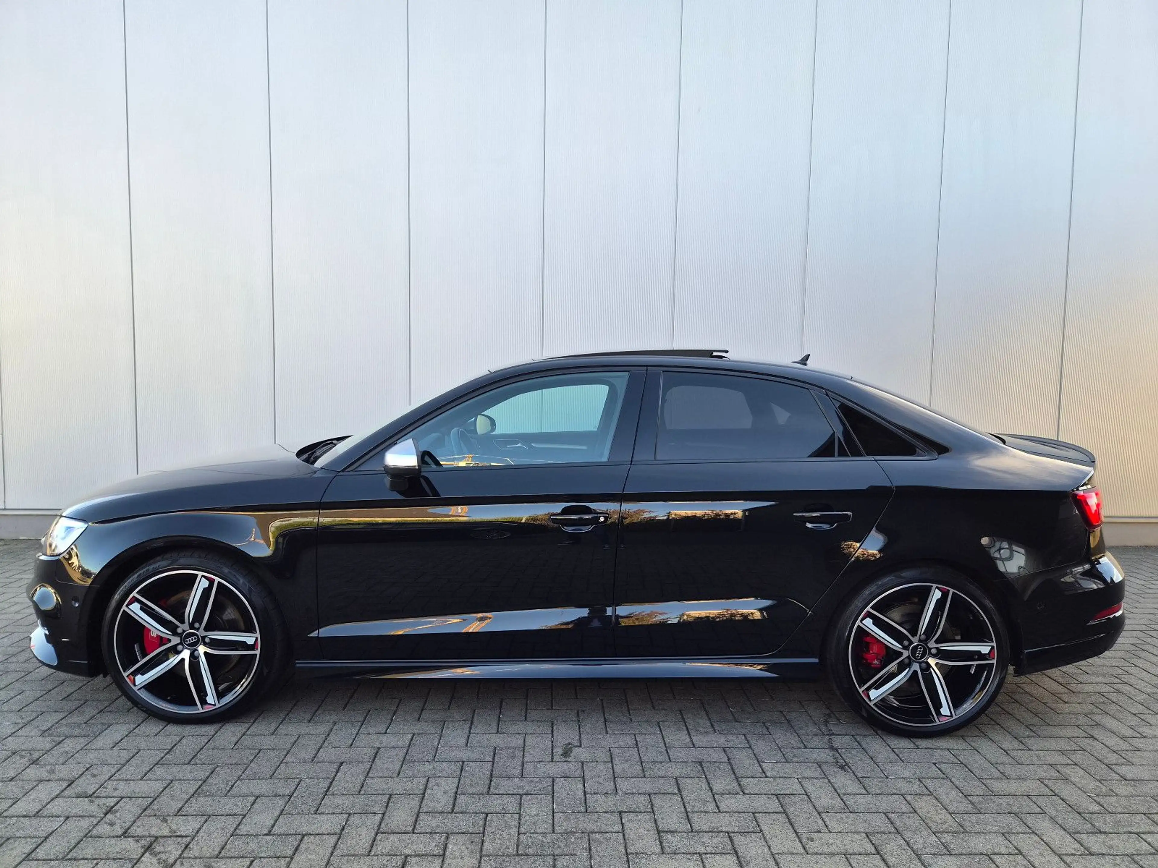 Audi S3 Lim. 2.0 TFSI quattro S-Tronic — photo 8