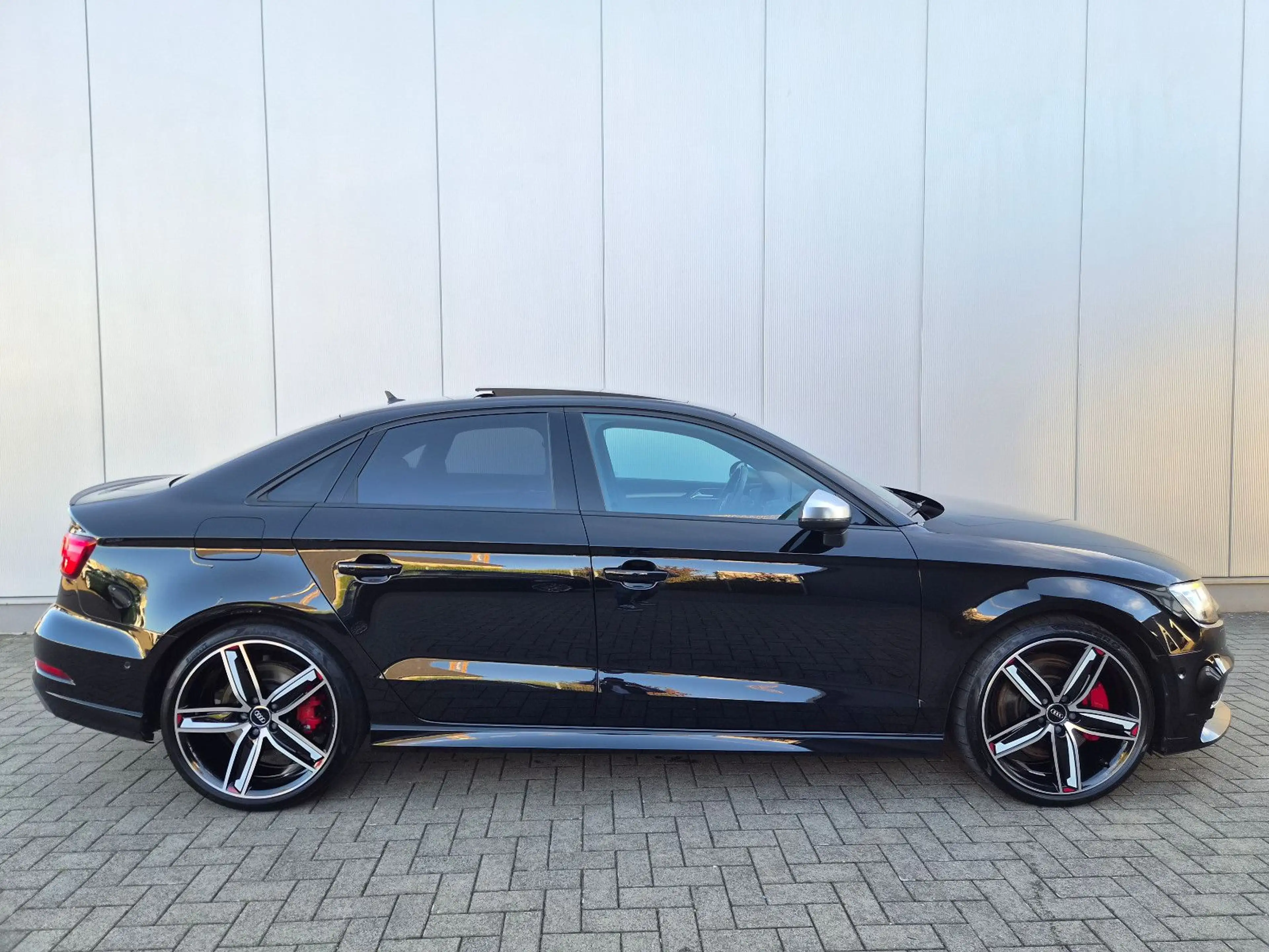 Audi S3 Lim. 2.0 TFSI quattro S-Tronic — photo 4