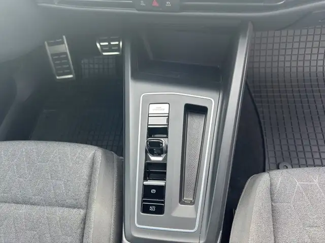 Volkswagen Golf view 13