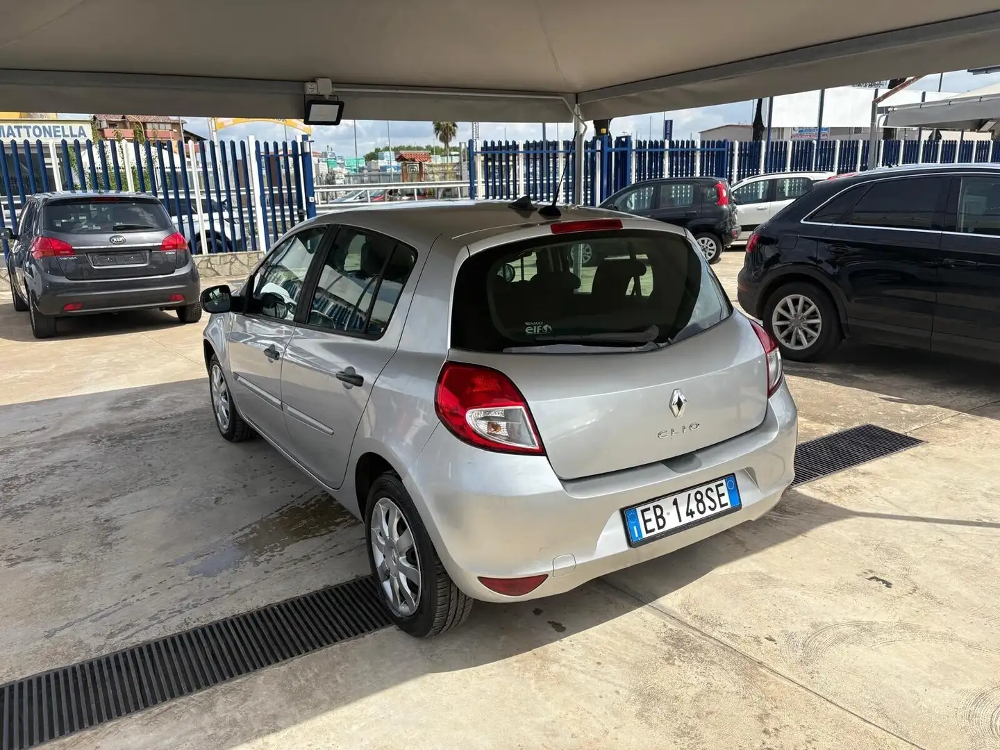 Renault Clio 1.2 16V 5 porte Luxe Grijs - 2