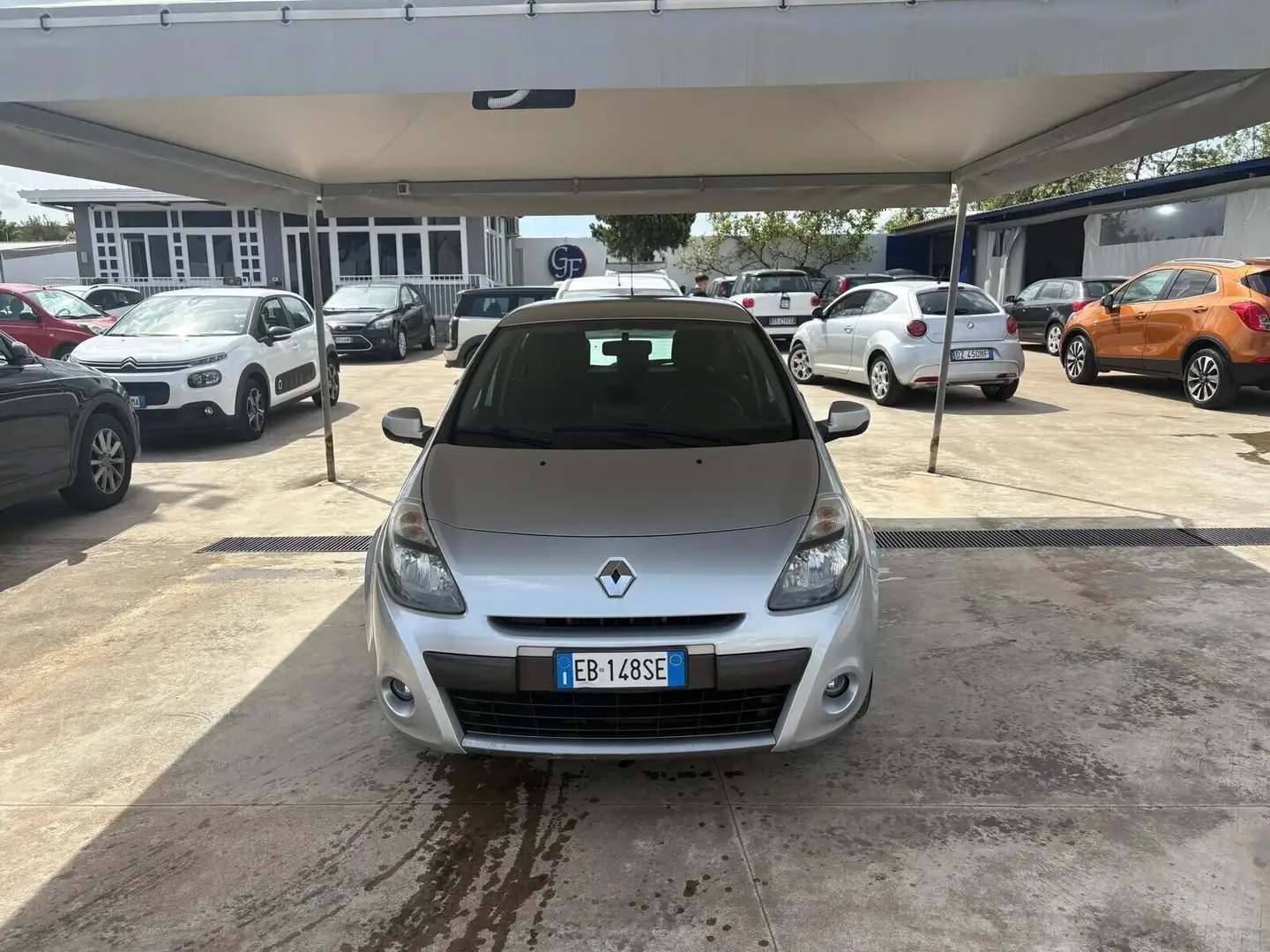 Renault Clio 1.2 16V 5 porte Luxe Grijs - 1