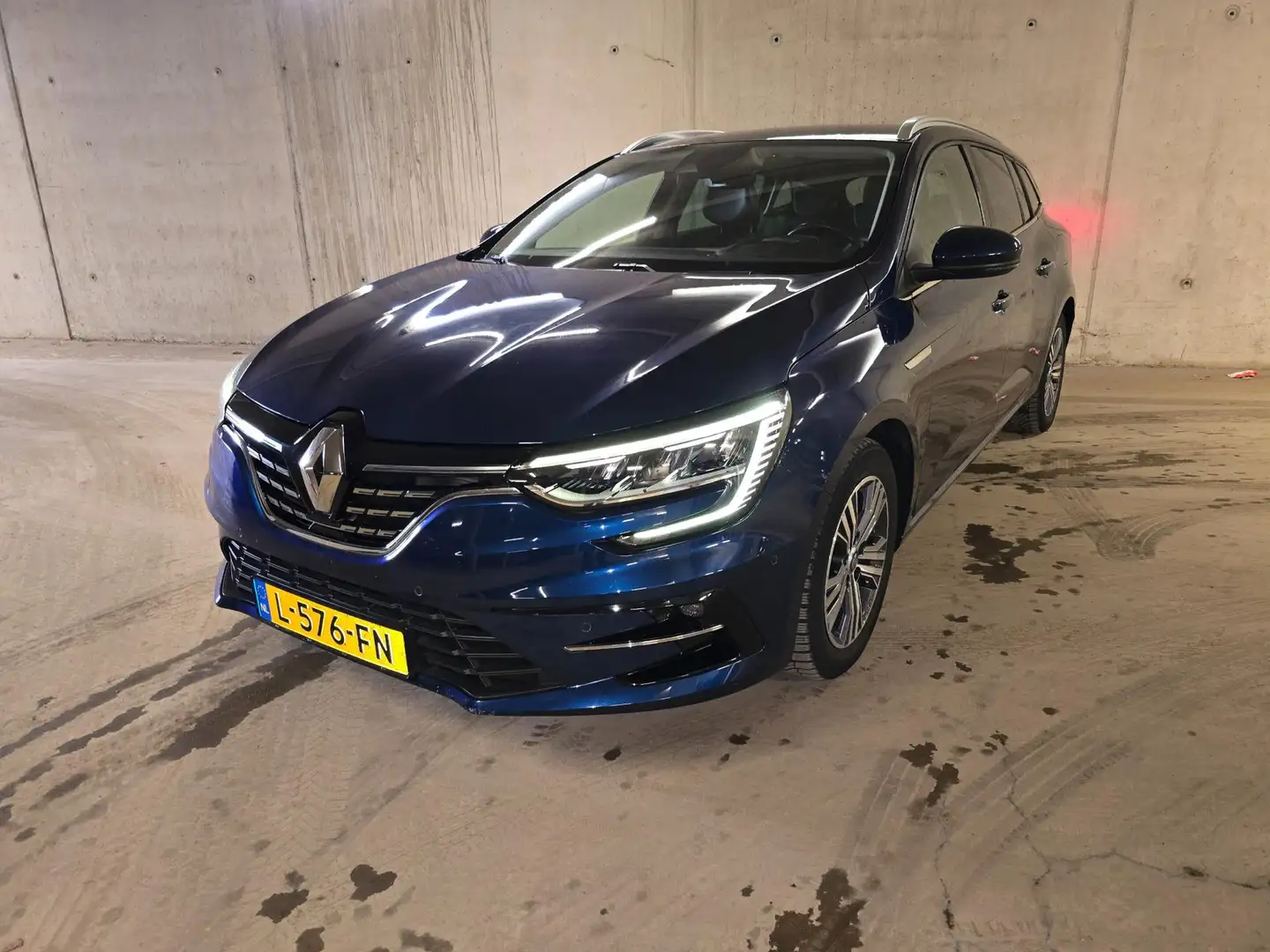 Renault Megane E-Tech Estate 1.6 Plug-In Hybrid 160 Intens LED,APP,CAM,T Blauw - 2