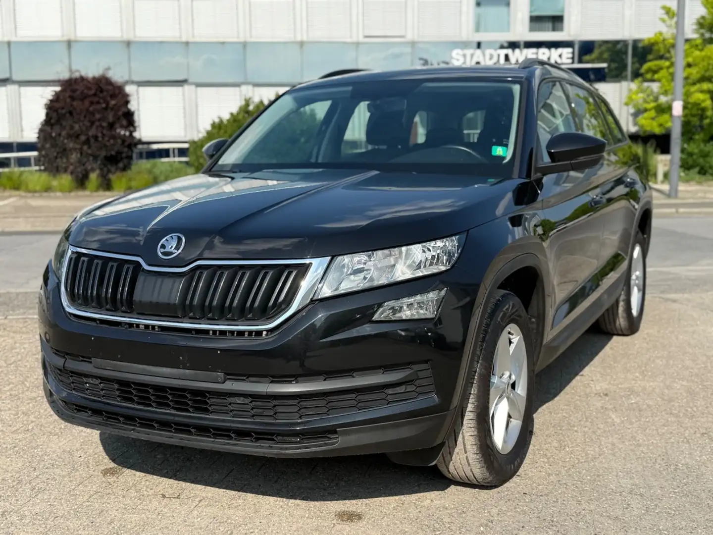 Skoda Kodiaq 1.4 TSI  DSG:Kamera,Navi,AHK, 13-Netto Schwarz - 1