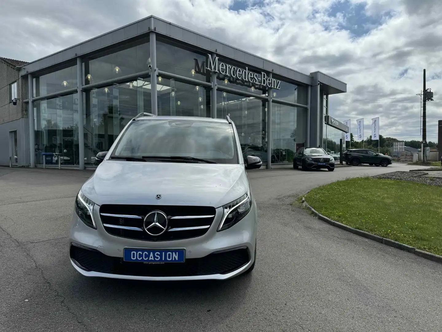 Mercedes-Benz V 300 V300d Avantgarde - 7 PLACES - UTILITAIRE POSSIBLE Plateado - 1