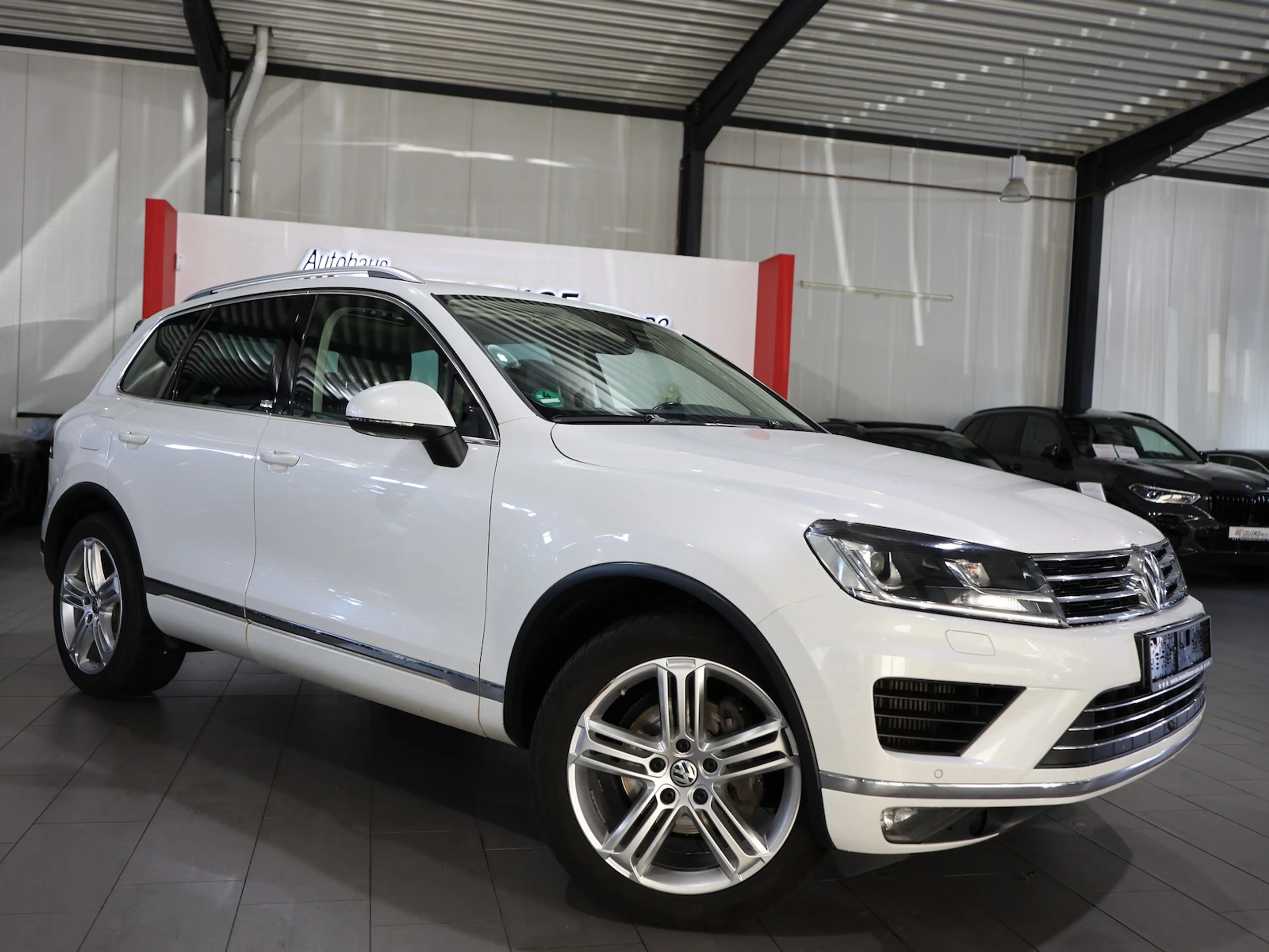 Volkswagen Touareg 3.0 TDI DSG V6 BMT 4M EXECUTIVE EDITION — photo 3