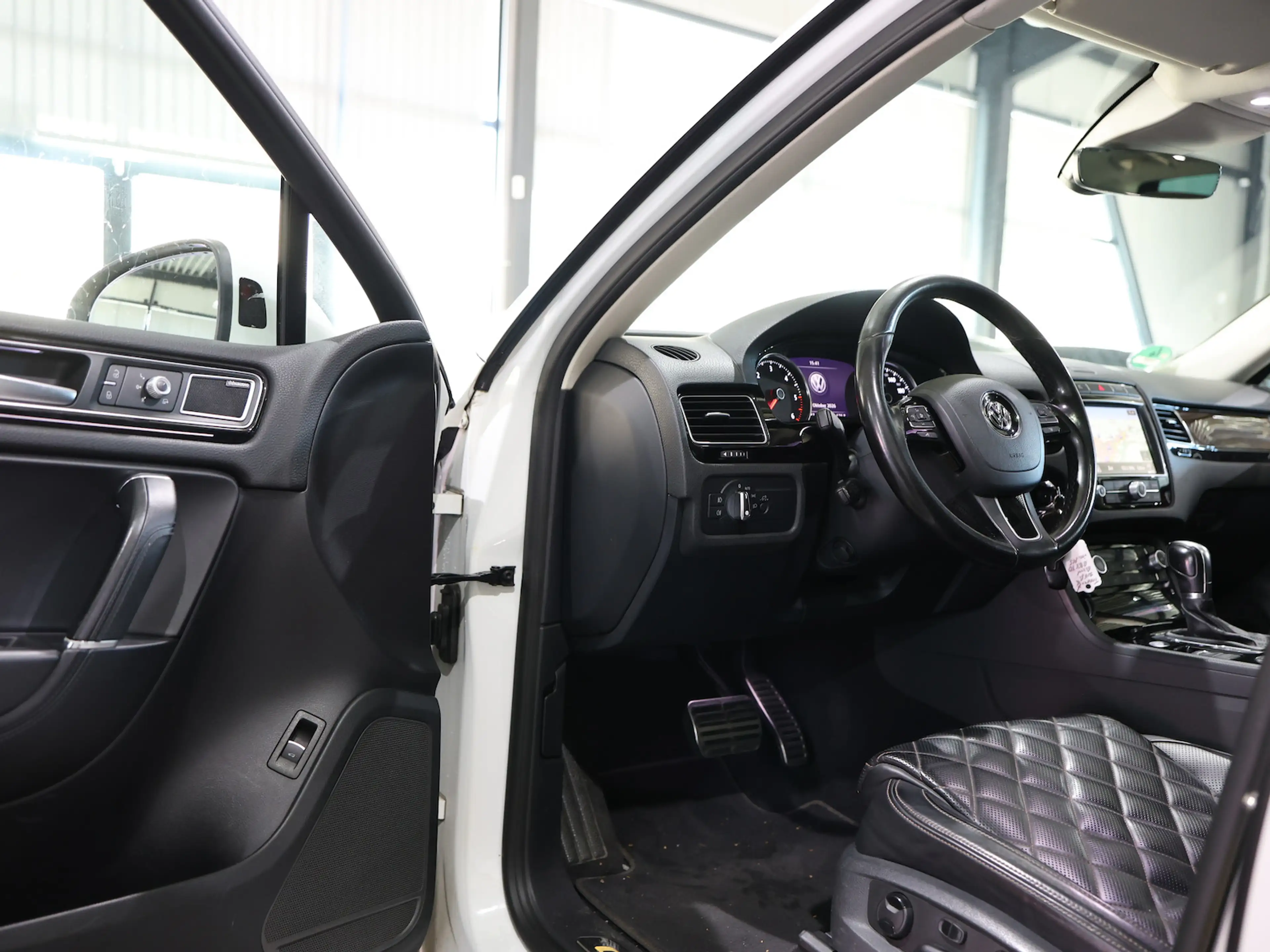 Volkswagen Touareg 3.0 TDI DSG V6 BMT 4M EXECUTIVE EDITION — photo 12