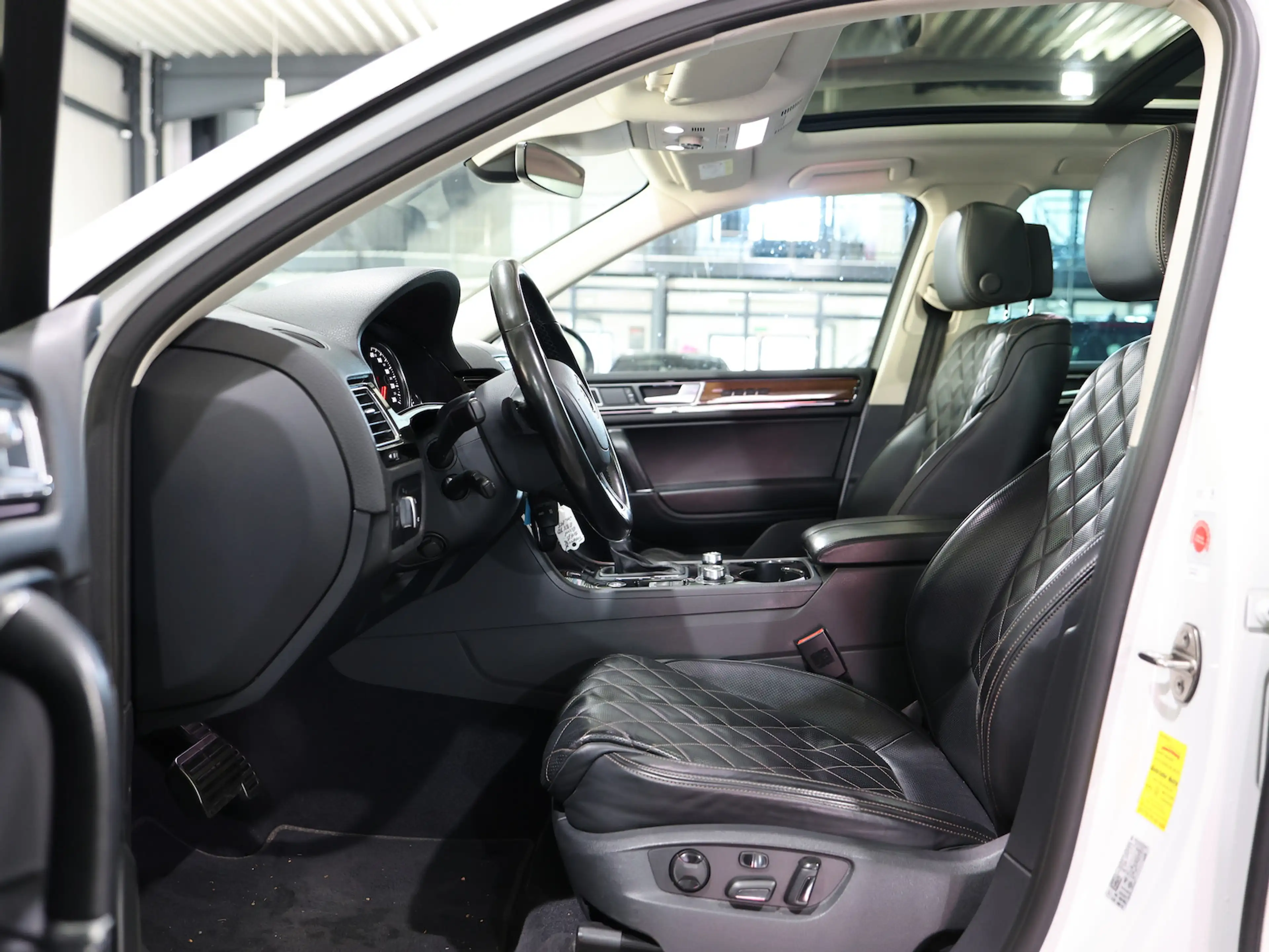 Volkswagen Touareg 3.0 TDI DSG V6 BMT 4M EXECUTIVE EDITION — photo 13
