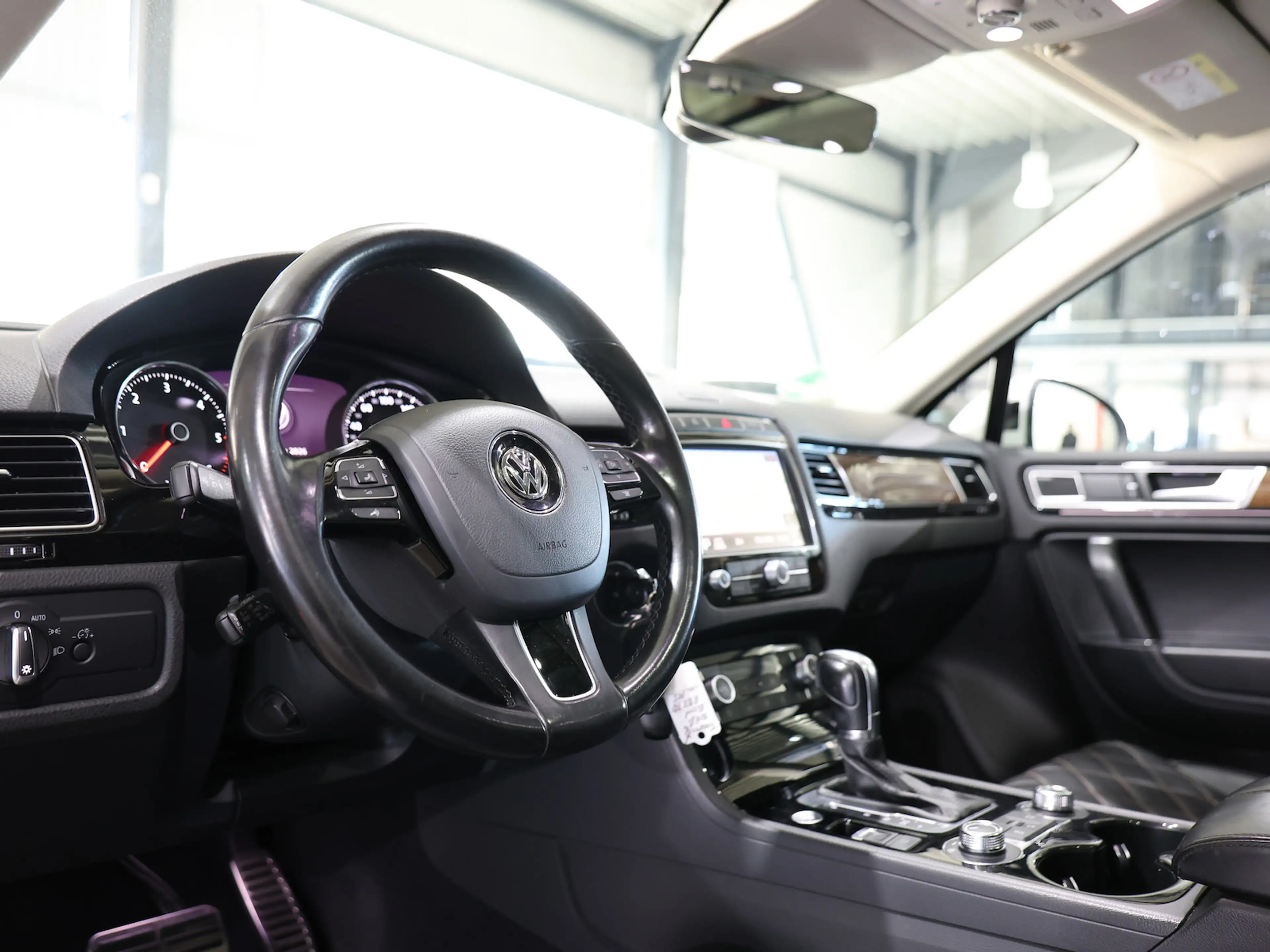 Volkswagen Touareg 3.0 TDI DSG V6 BMT 4M EXECUTIVE EDITION — photo 14