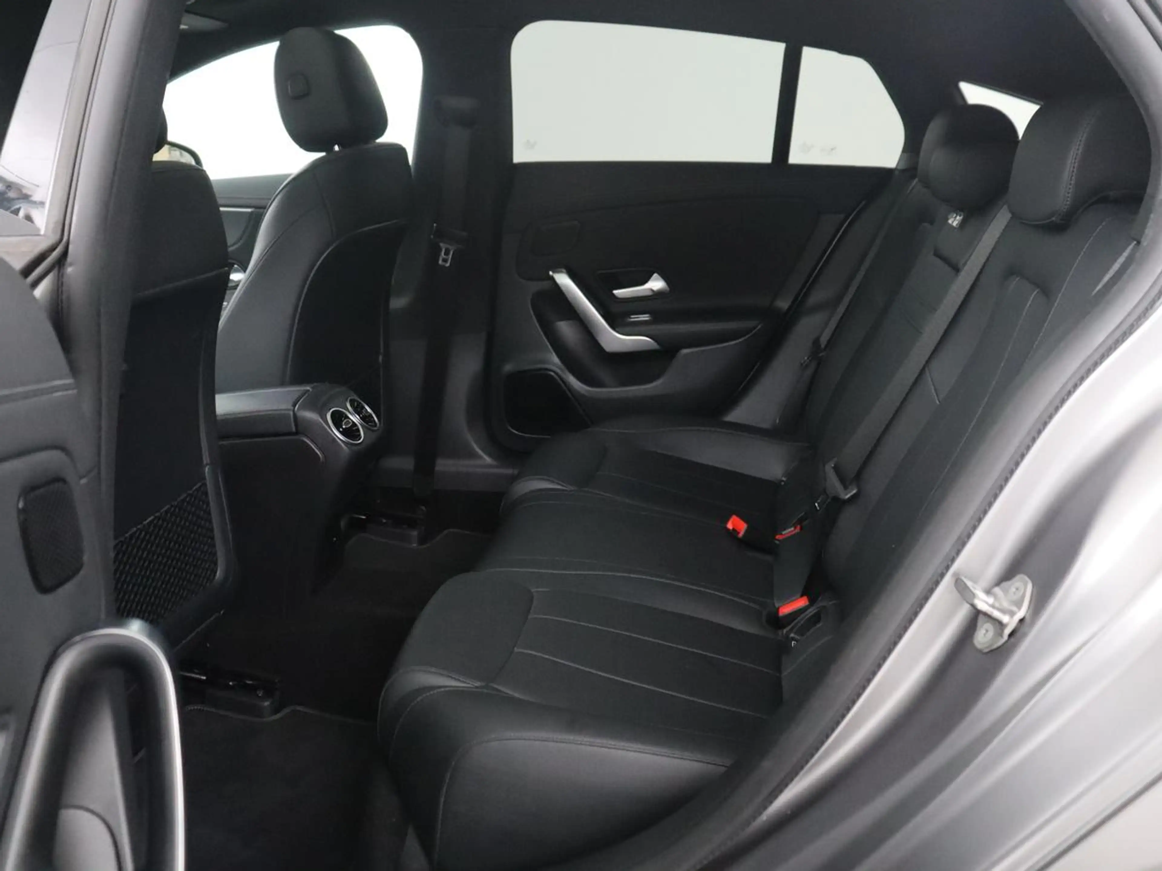 Mercedes-Benz CLA 200 Shooting Brake Business Solution Luxury | Panorama — photo 8
