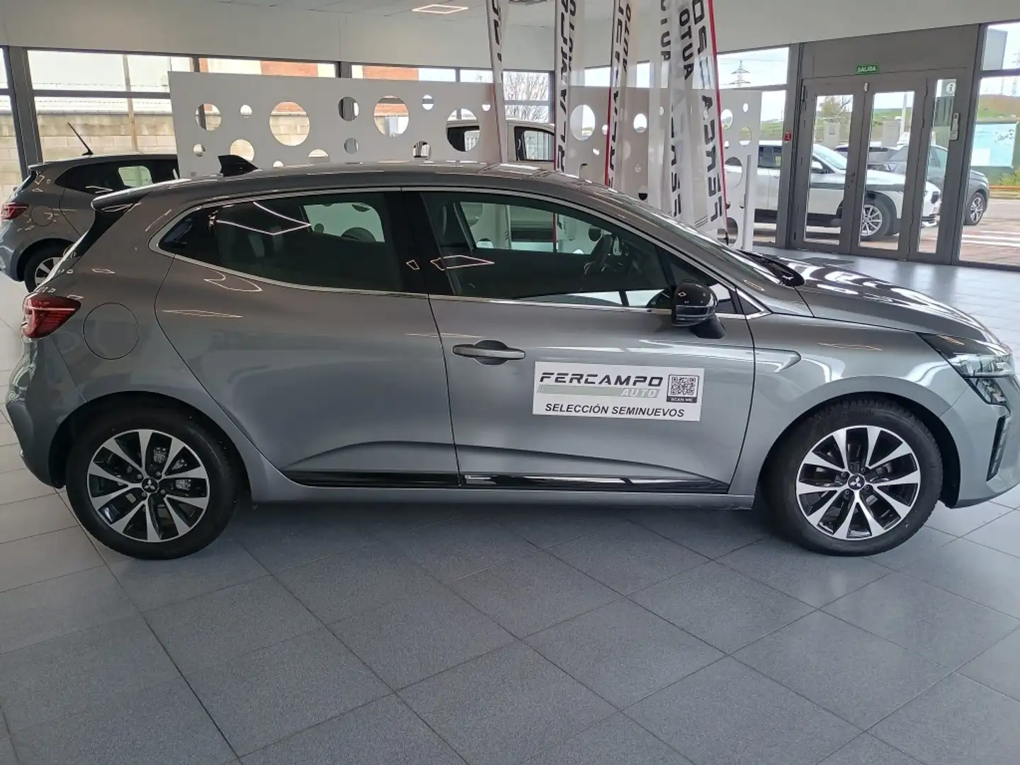 Mitsubishi Colt Pequeño Manual de 5 Puertas Gris - 1