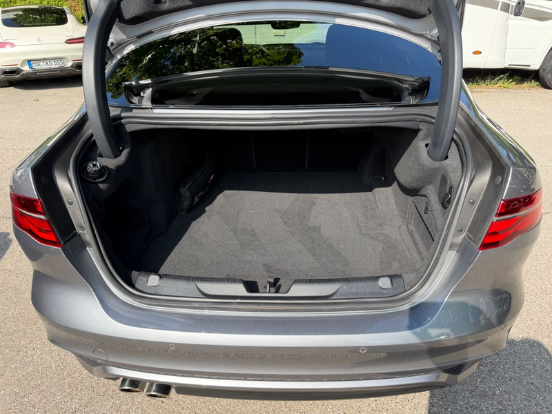Jaguar XE R-Dynamic Black AUT~Pano~Headup~Kam~Meridia — photo 11