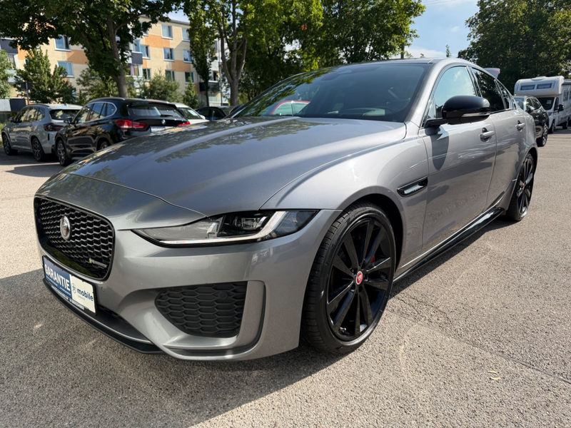 Jaguar XE R-Dynamic Black AUT~Pano~Headup~Kam~Meridia