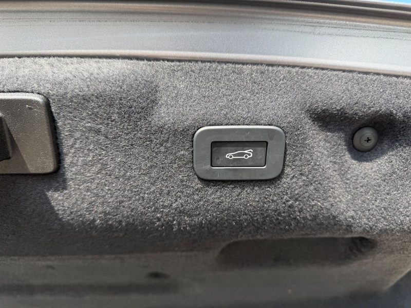 Jaguar XE R-Dynamic Black AUT~Pano~Headup~Kam~Meridia — photo 12