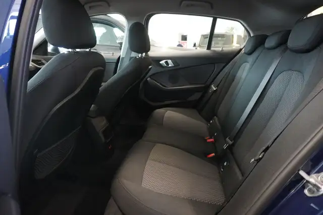 BMW 1 Series view 9