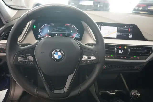 BMW 1 Series view 11