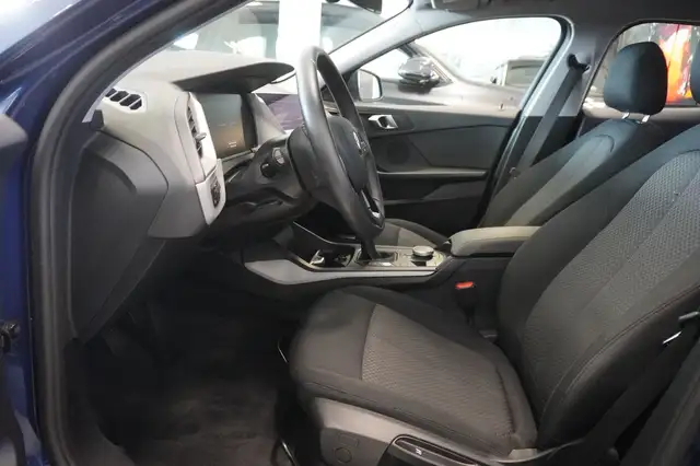 BMW 1 Series view 8
