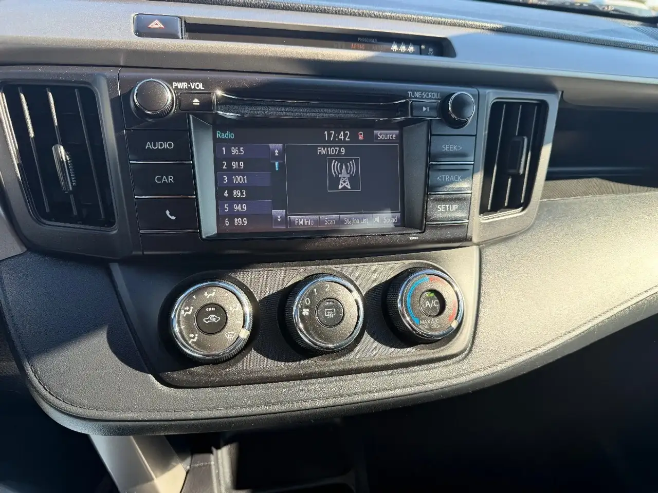 Toyota RAV 4 снимка Toyota RAV 4