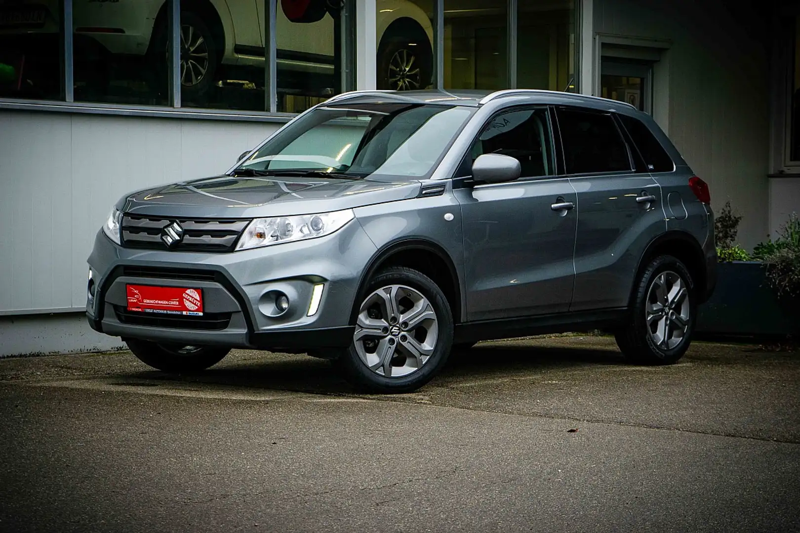 Suzuki Vitara 1,6 VVT 4WD GL Shine *ALLRAD*KAMERA*AHV* Grau - 2