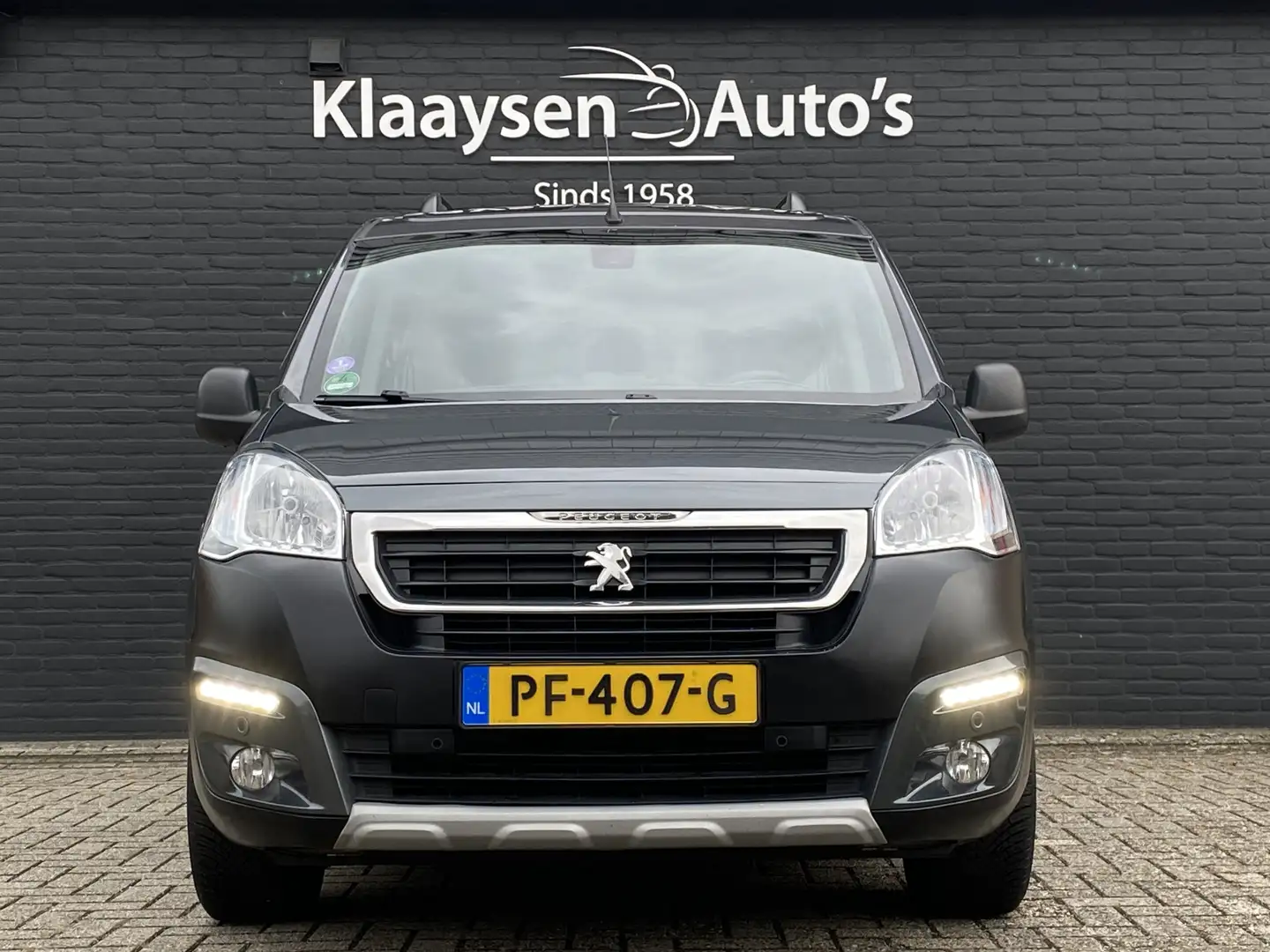 Peugeot Partner Tepee 1.2 PureTech Allure 110 pk | navigatie | pan Gris - 2