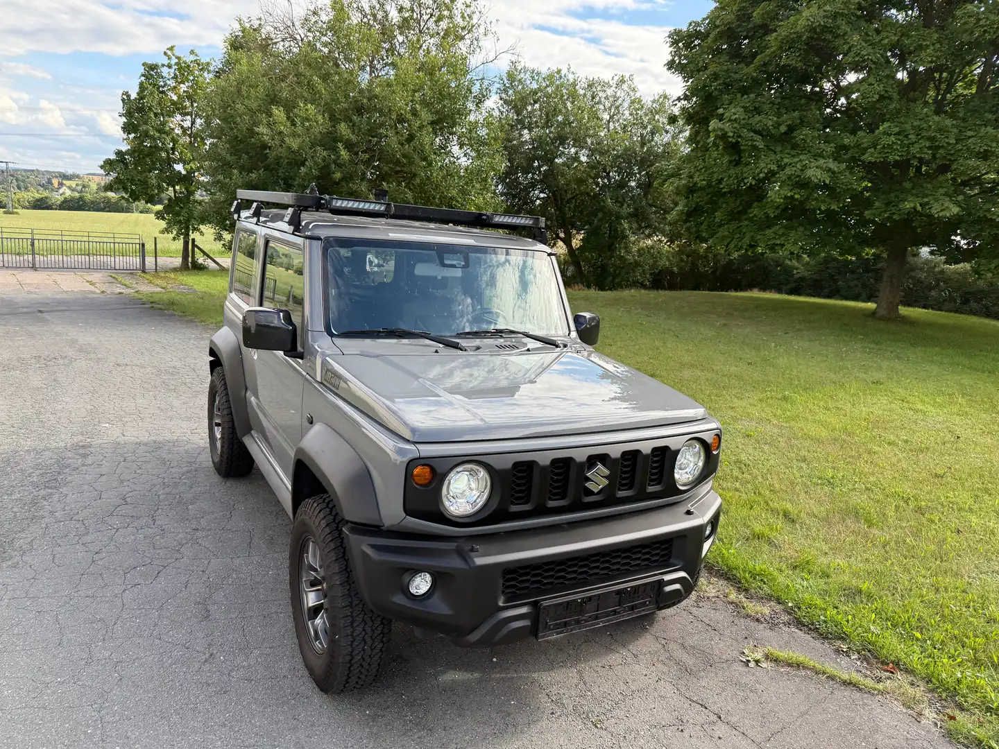 Suzuki Jimny 1.5 ALLGRIP Comfort+ LED 4 Sitze GJ 4x4 Navi LED Grau - 2