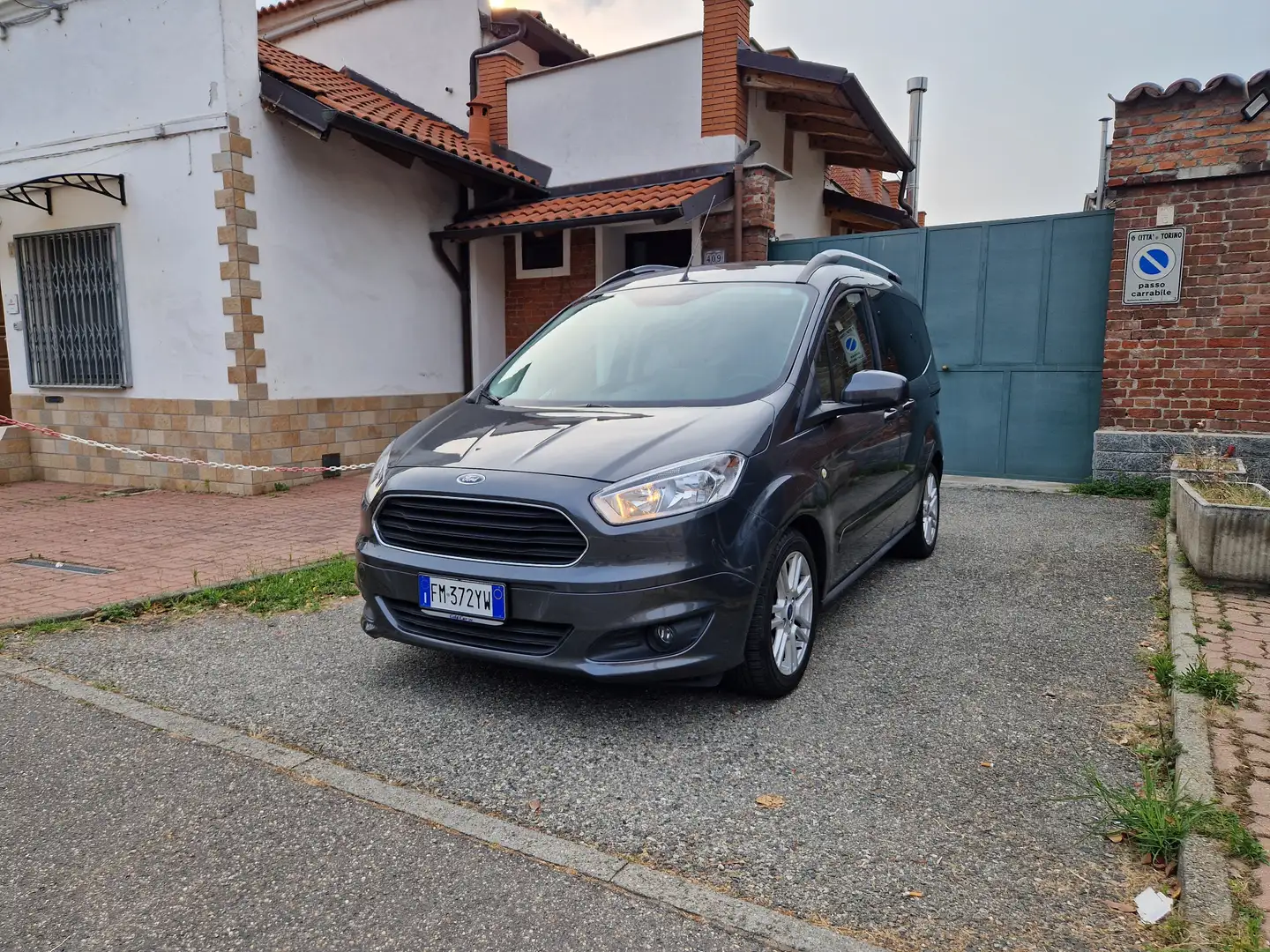 Ford Tourneo Courier 1.0 100CV "46.000 km" Bluetooth, Cruise, Sensori Grigio - 1