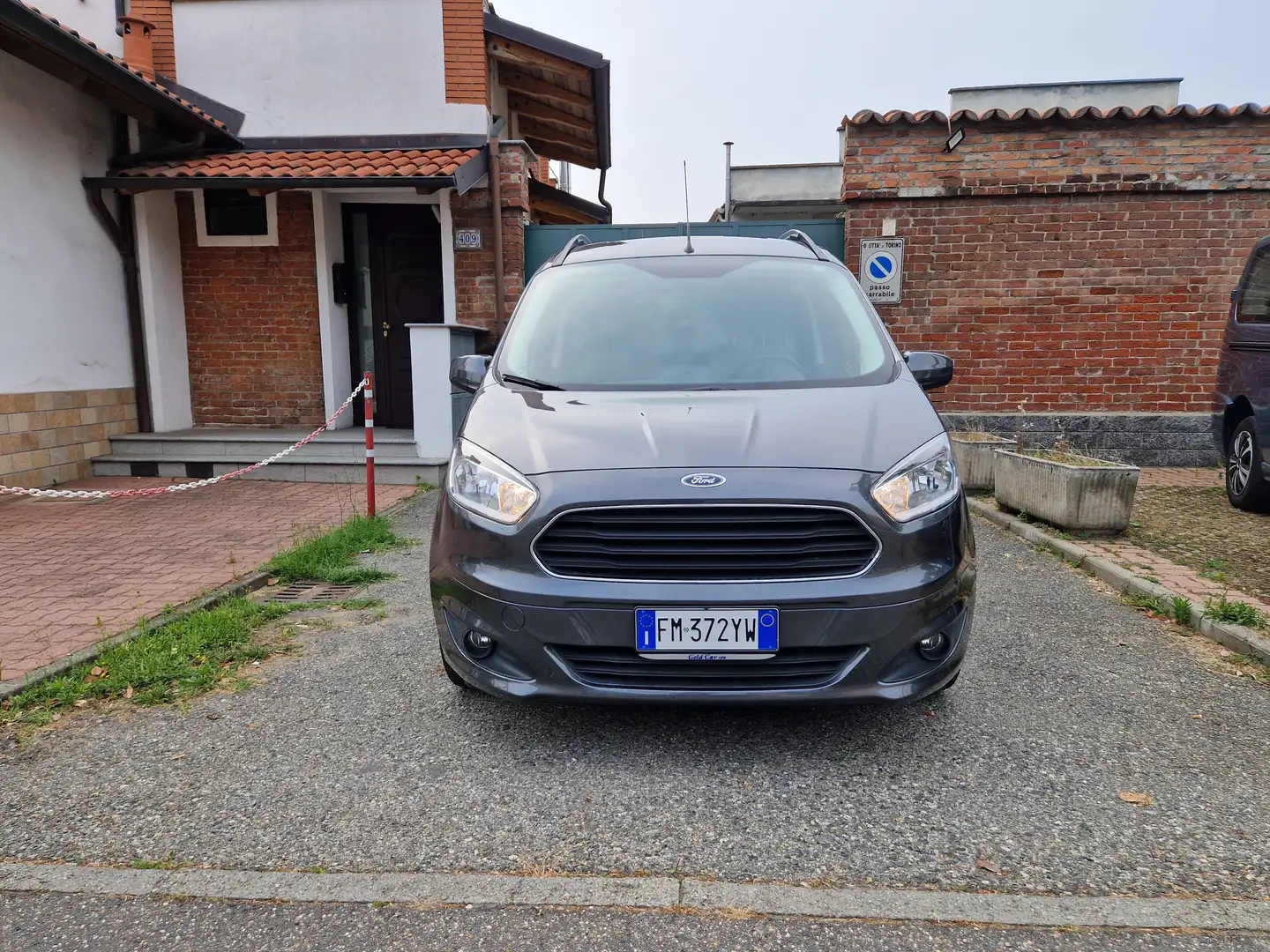 Ford Tourneo Courier 1.0 100CV "46.000 km" Bluetooth, Cruise, Sensori Grigio - 2