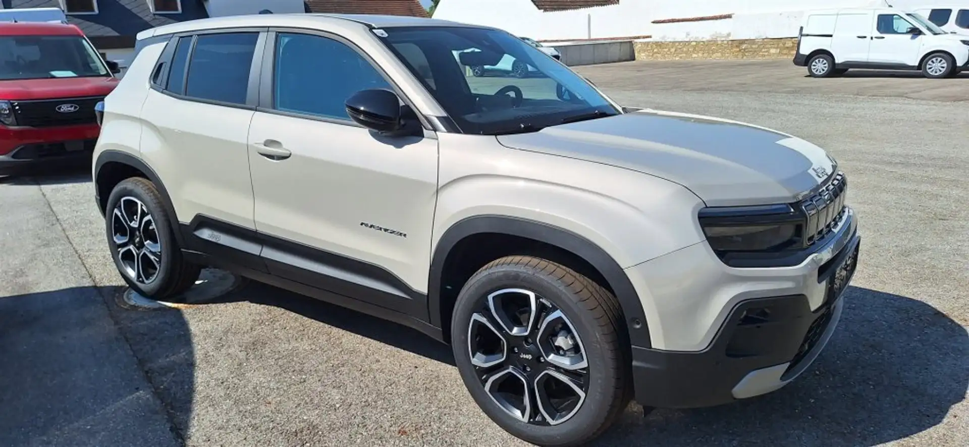 Jeep Avenger 1,2 DCT6 e-Hybrid Summit Grau - 2