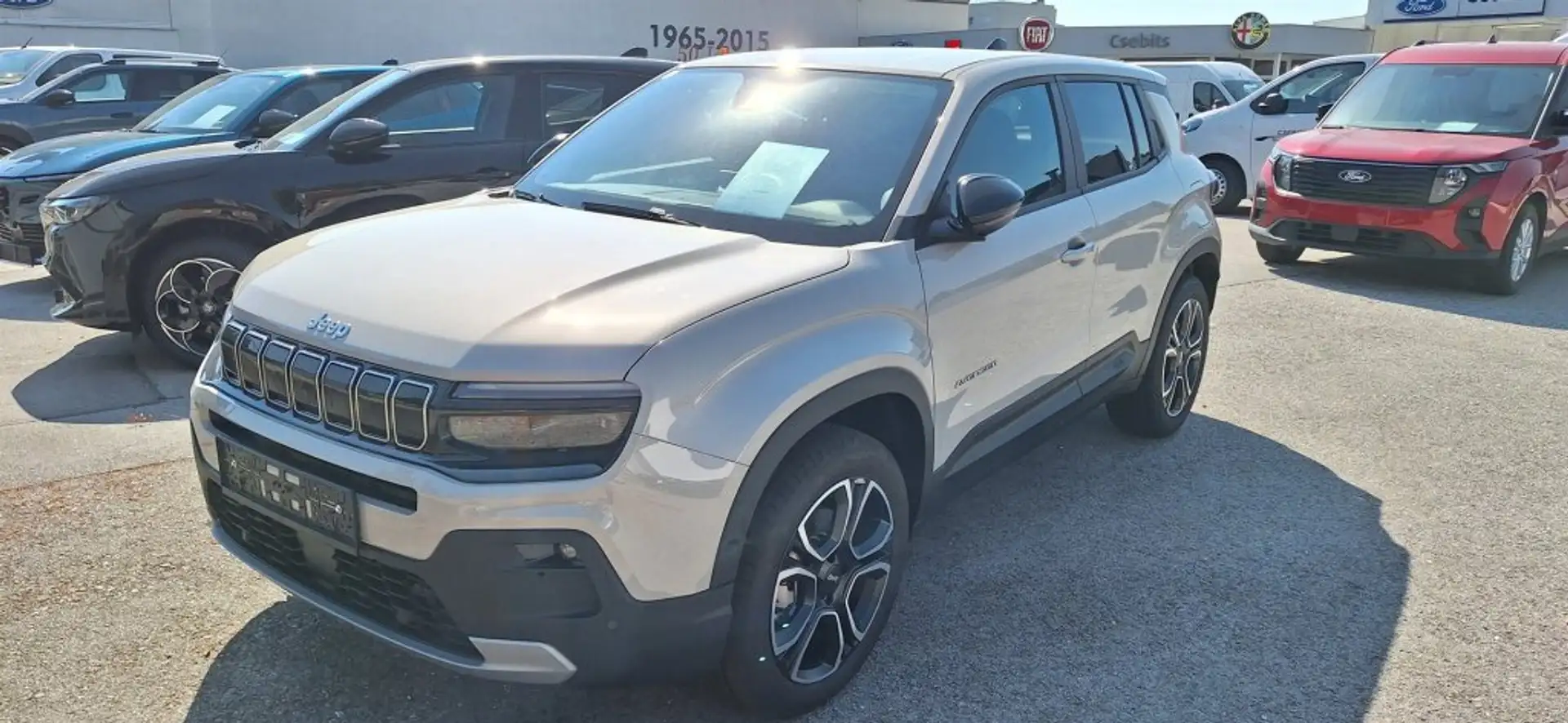 Jeep Avenger 1,2 DCT6 e-Hybrid Summit Grau - 1