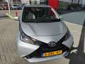 Toyota Aygo 1.0 VVT-i X-PLAY AUTOMAAT + AIRCO/CAMERA/PDC 67.00 Gris - thumbnail 4
