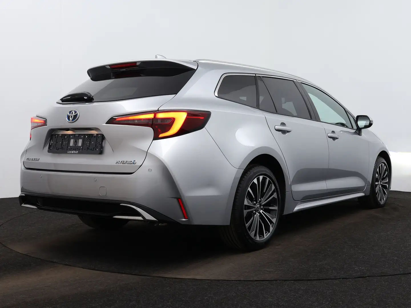 Toyota Corolla Touring Sports 1.8 Hybrid First Edition | Apple Ca Zilver - 2