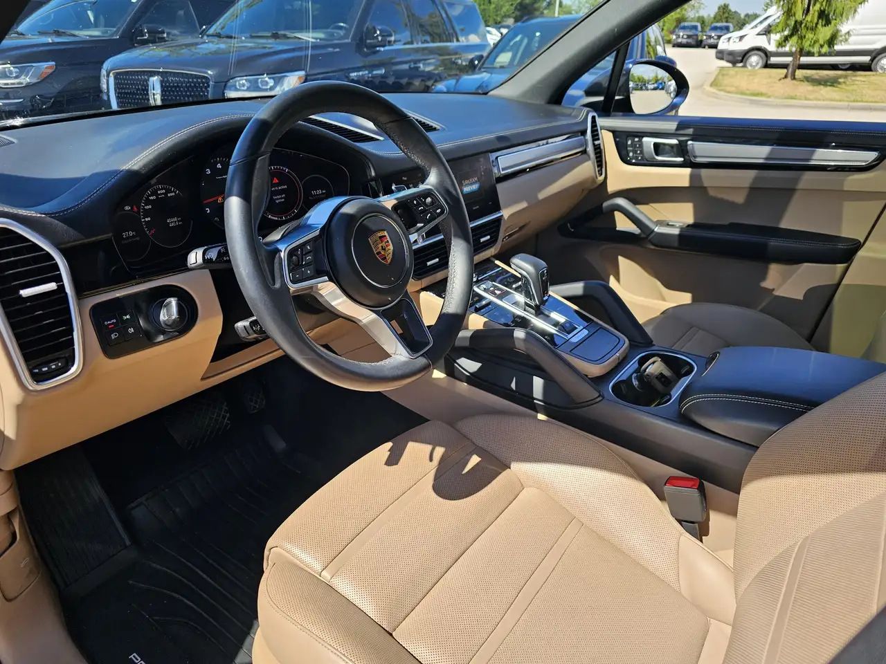 Porsche Cayenne снимка Porsche Cayenne